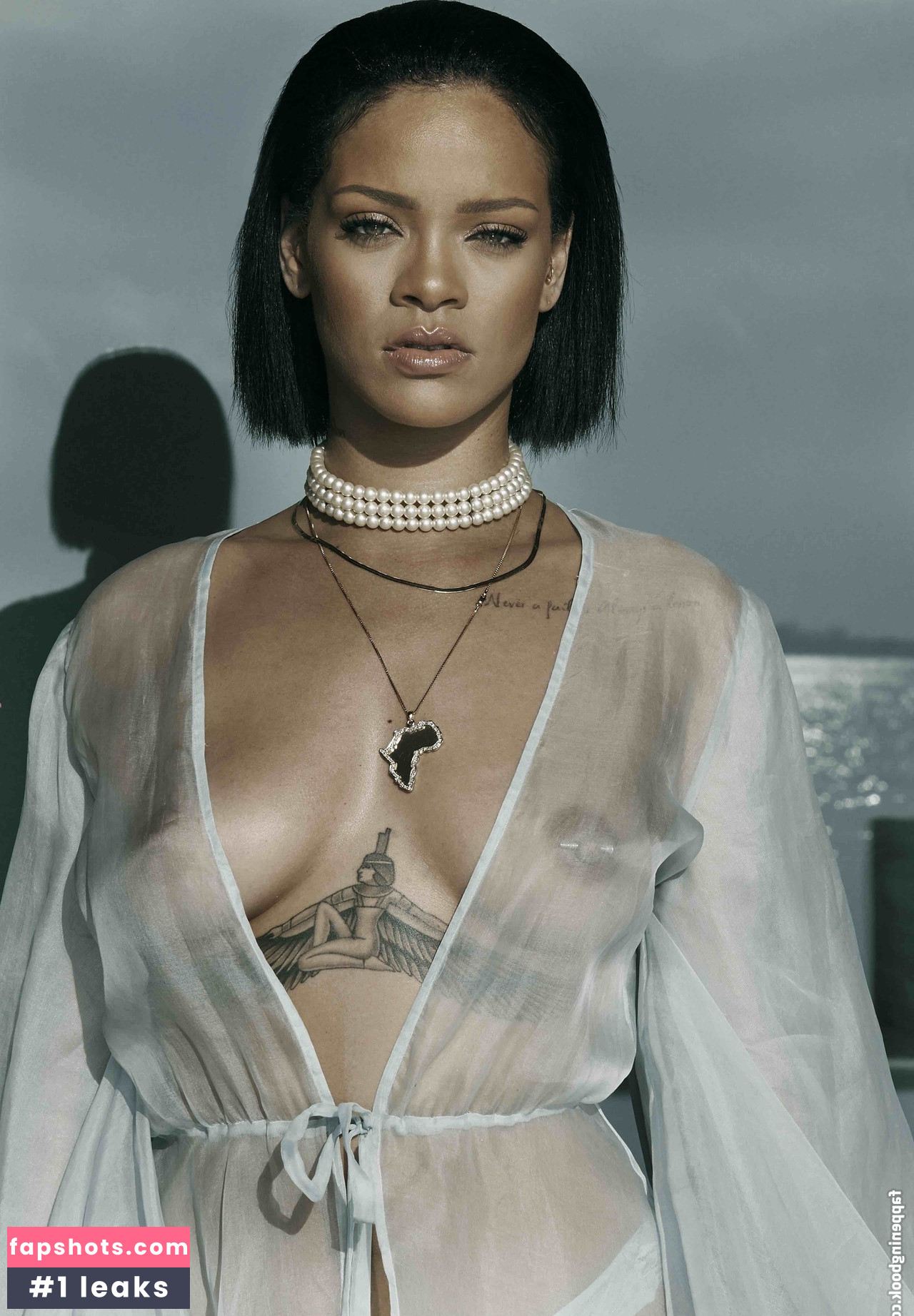 Rihanna gallery photo #2013