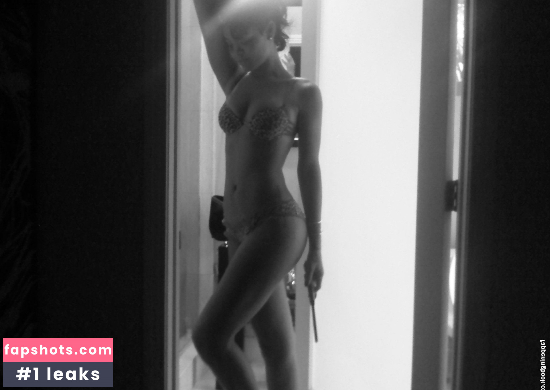 Rihanna gallery photo #2025