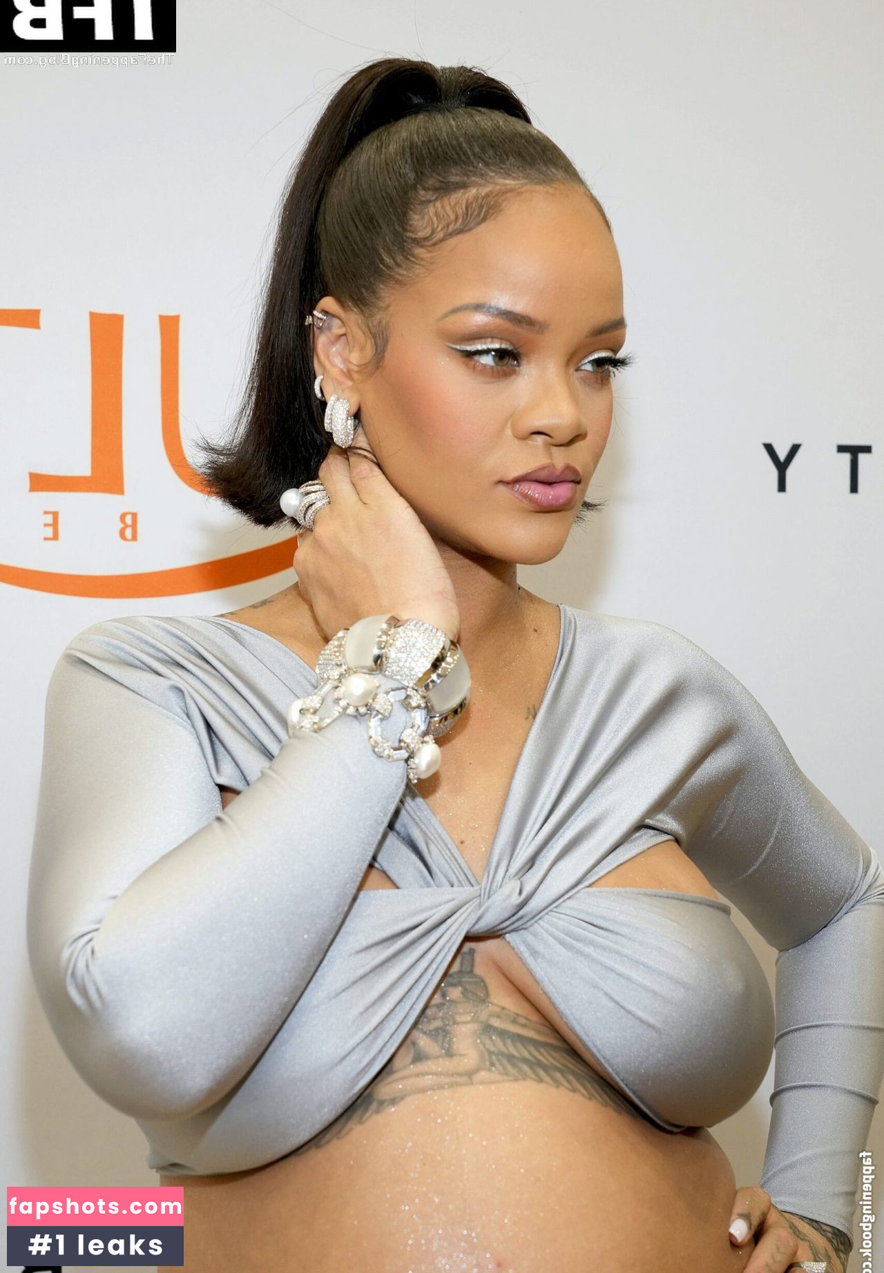 Rihanna gallery photo #2073