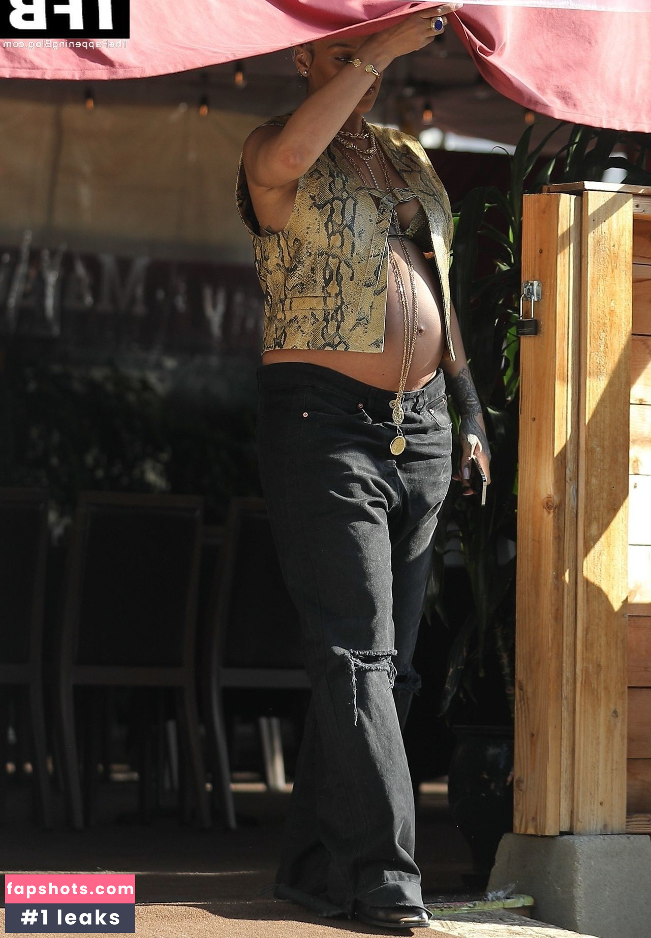 Rihanna gallery photo #2082