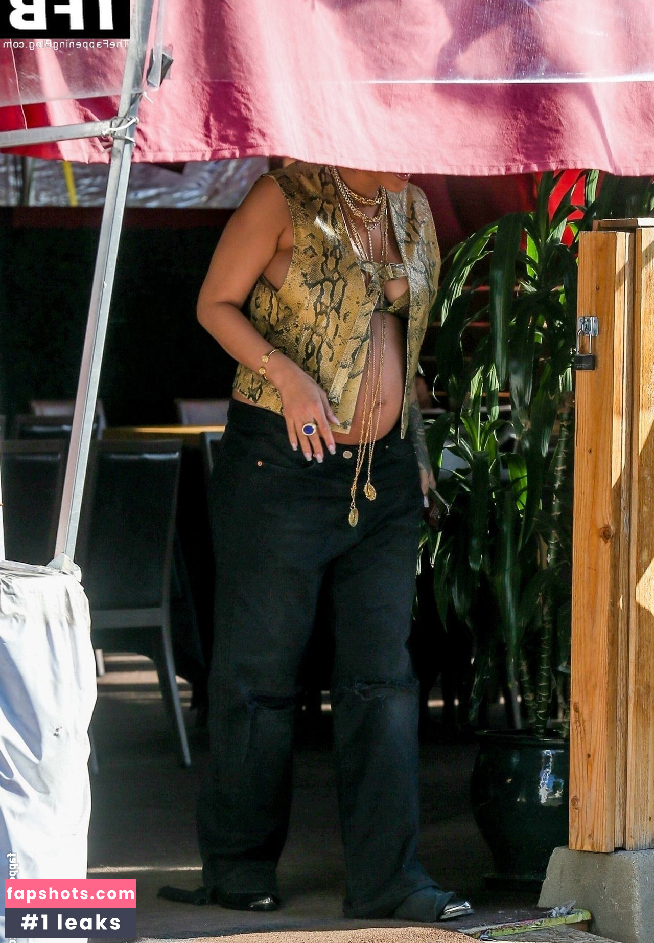 Rihanna gallery photo #2091