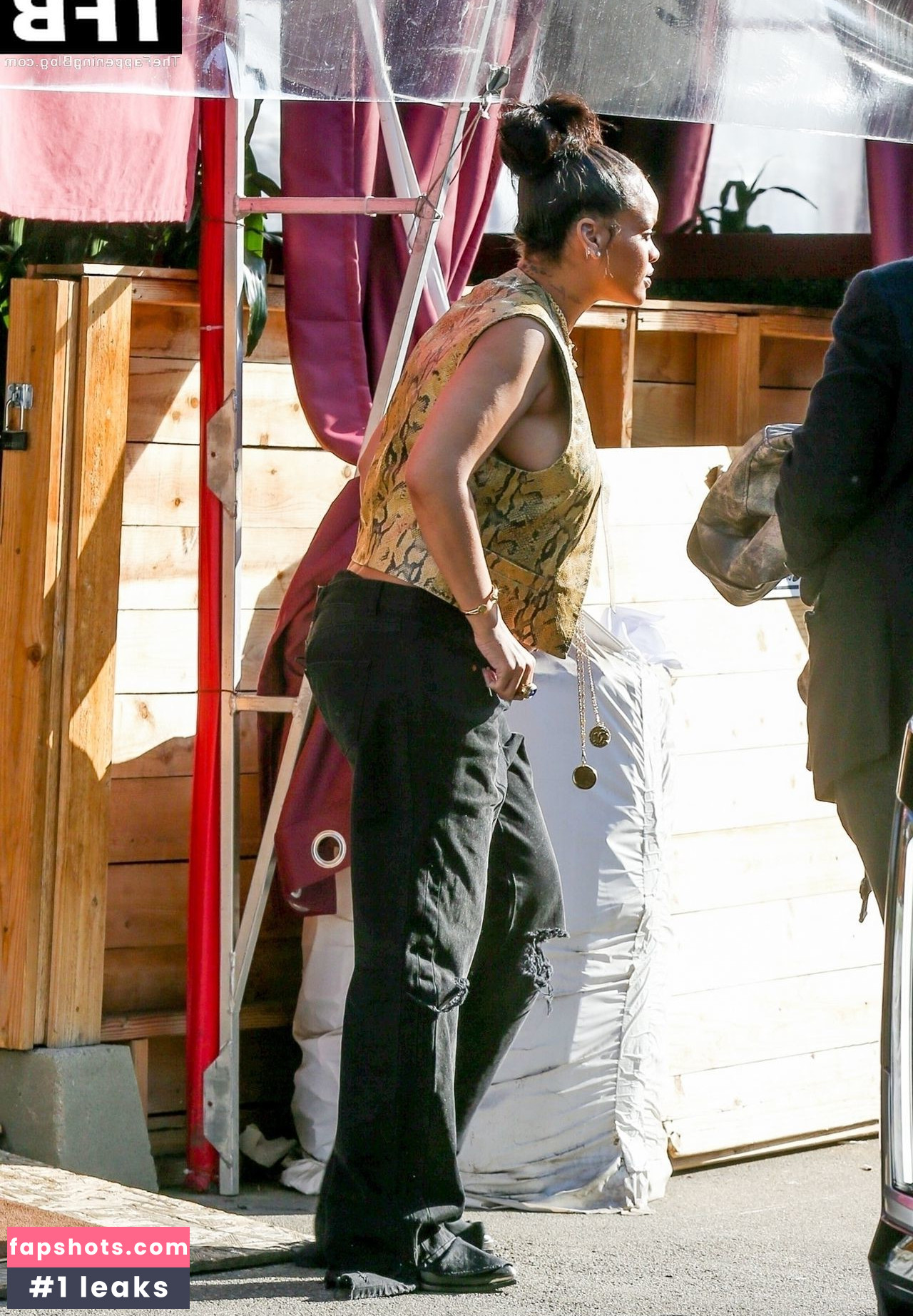 Rihanna gallery photo #2096