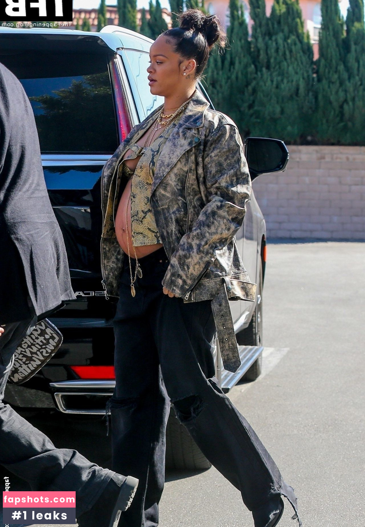 Rihanna gallery photo #2098