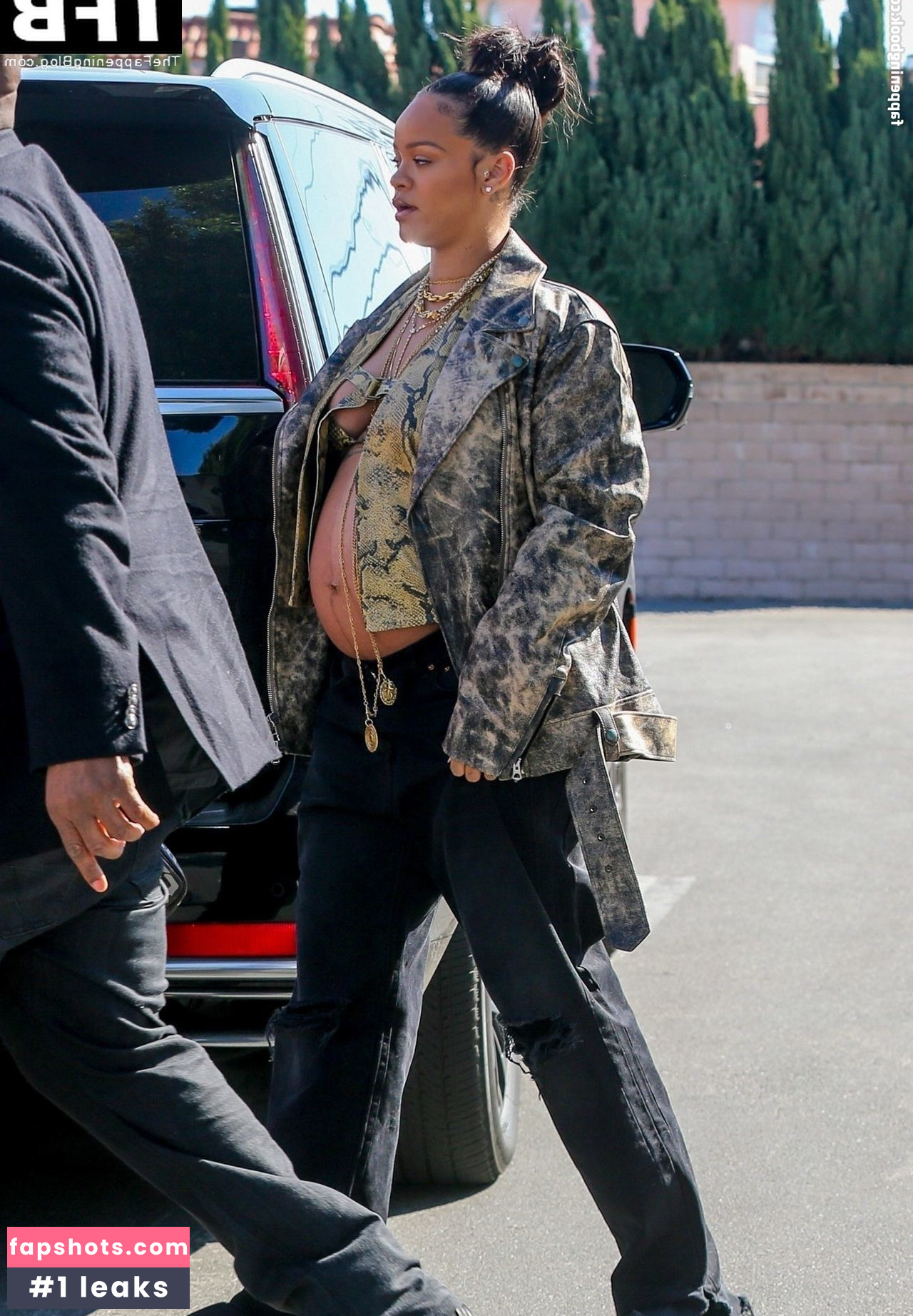 Rihanna gallery photo #2099