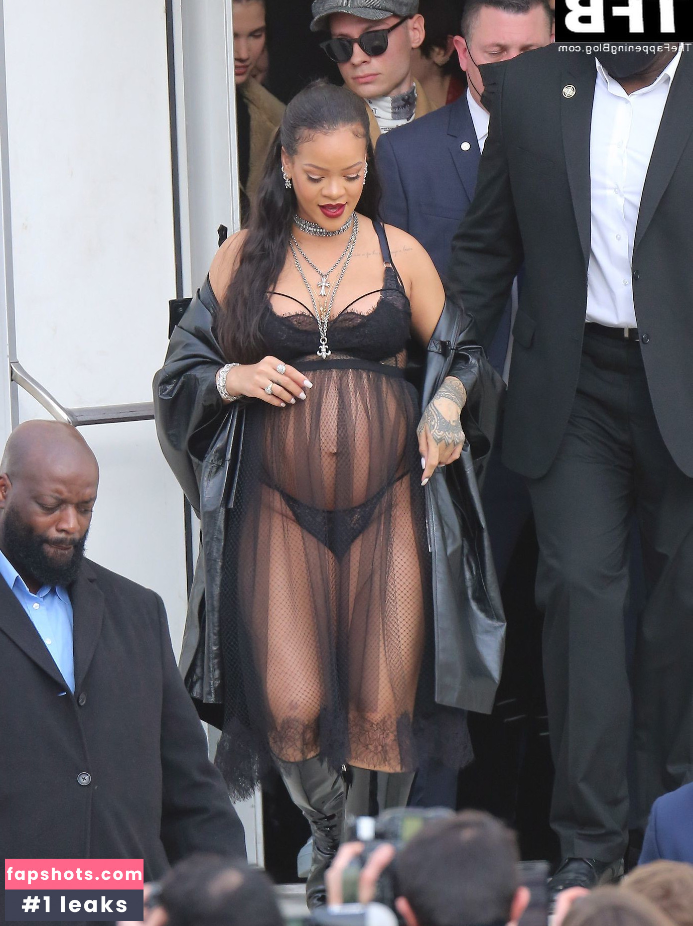 Rihanna gallery photo #2101