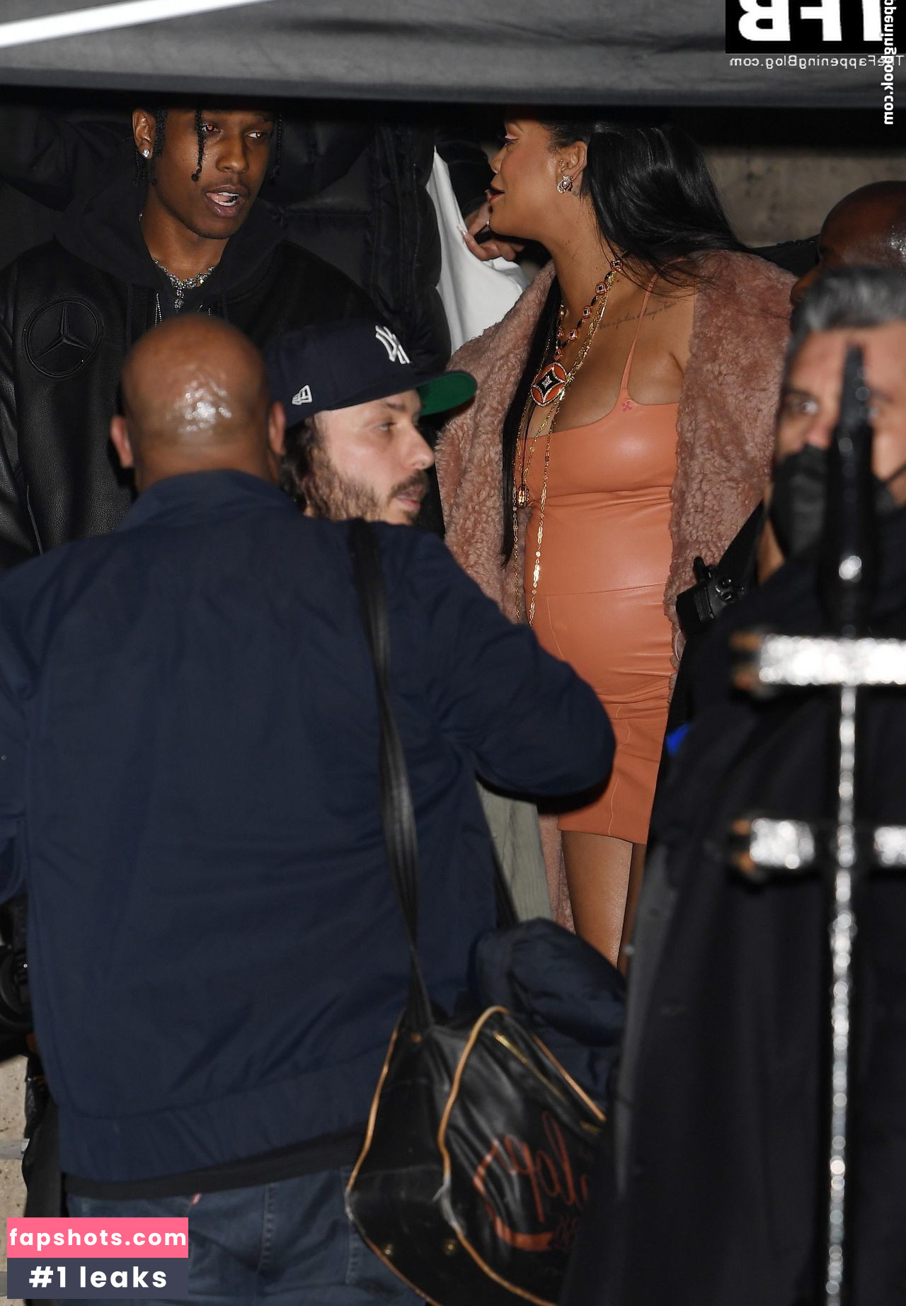 Rihanna gallery photo #2119