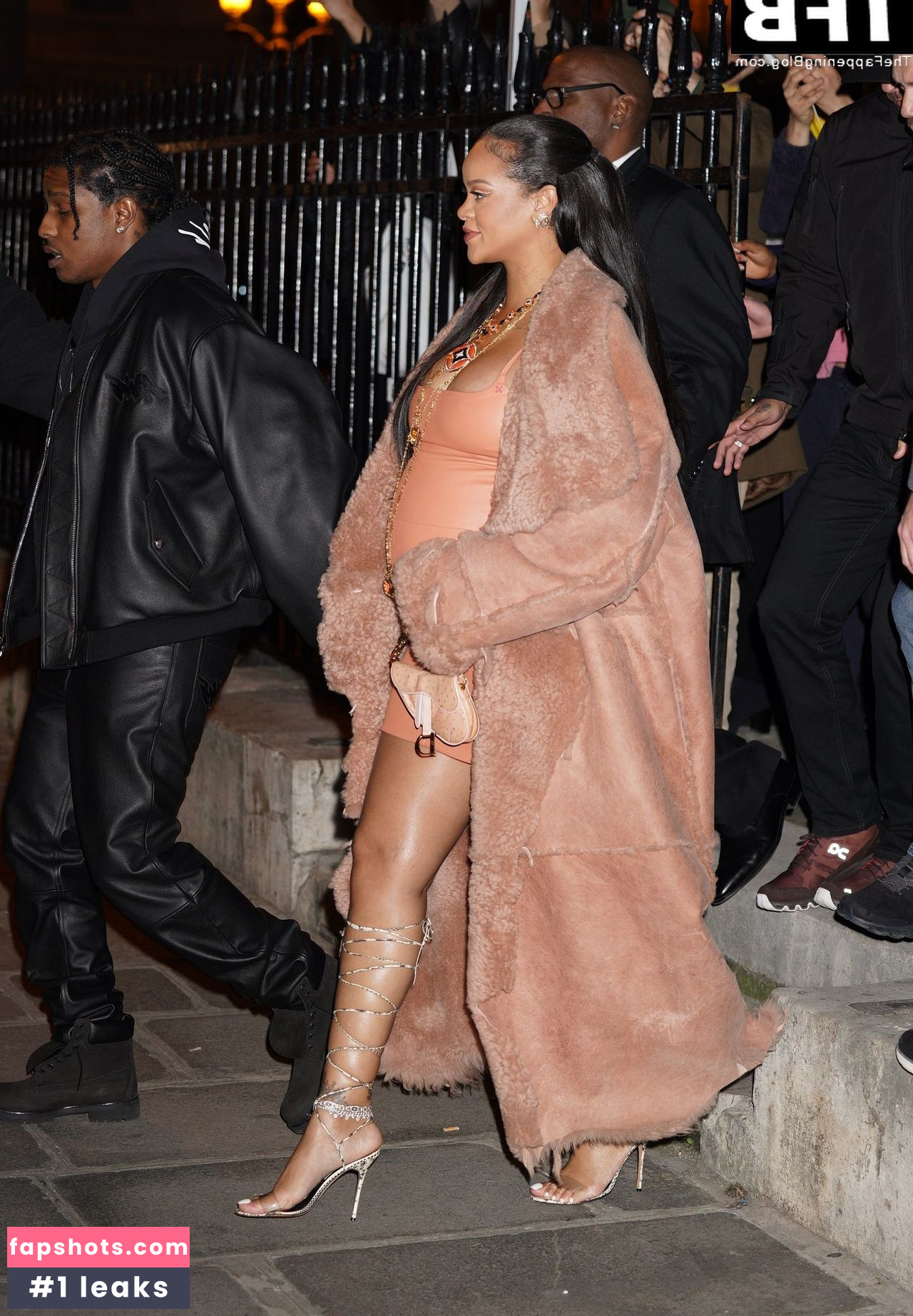 Rihanna gallery photo #2122