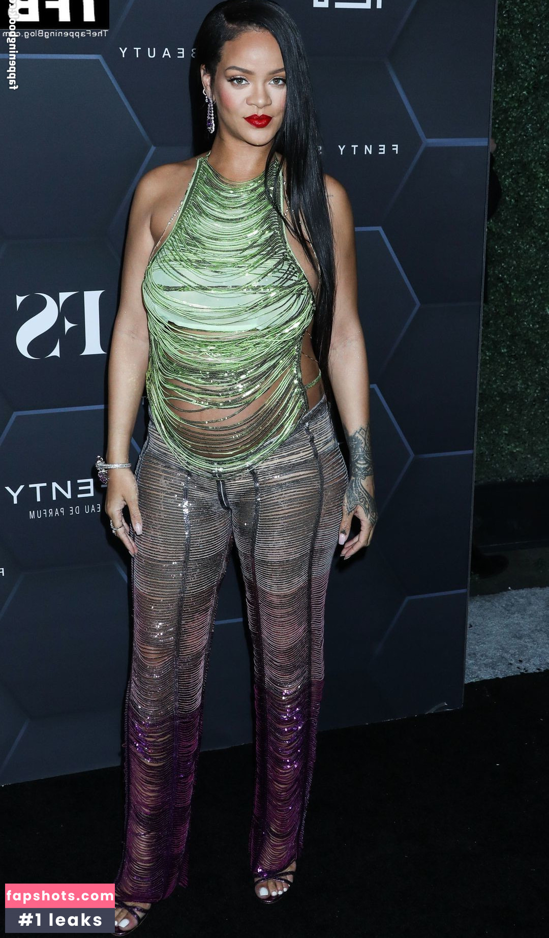 Rihanna gallery photo #2148