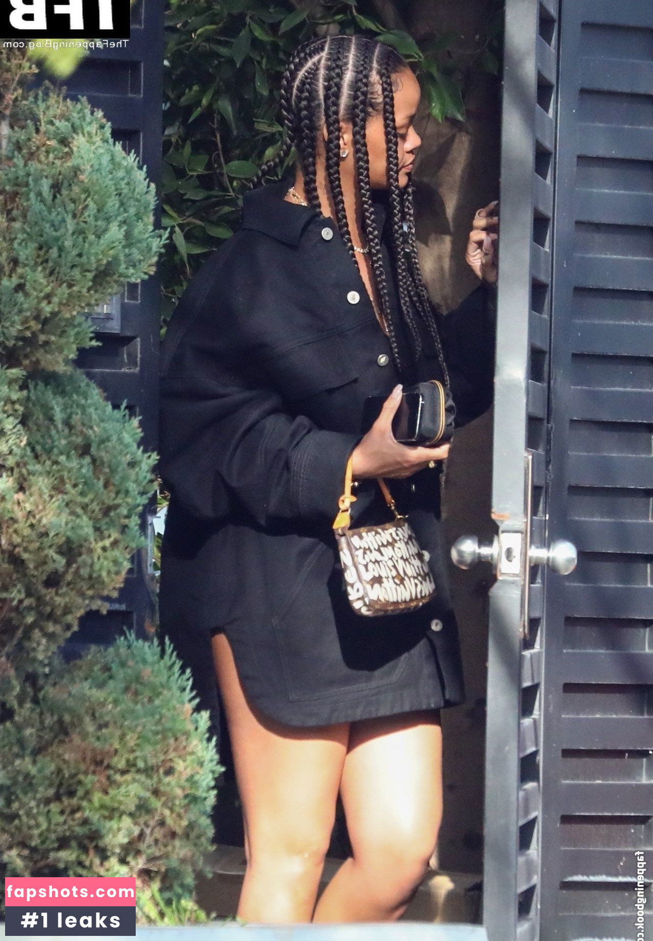 Rihanna gallery photo #2208