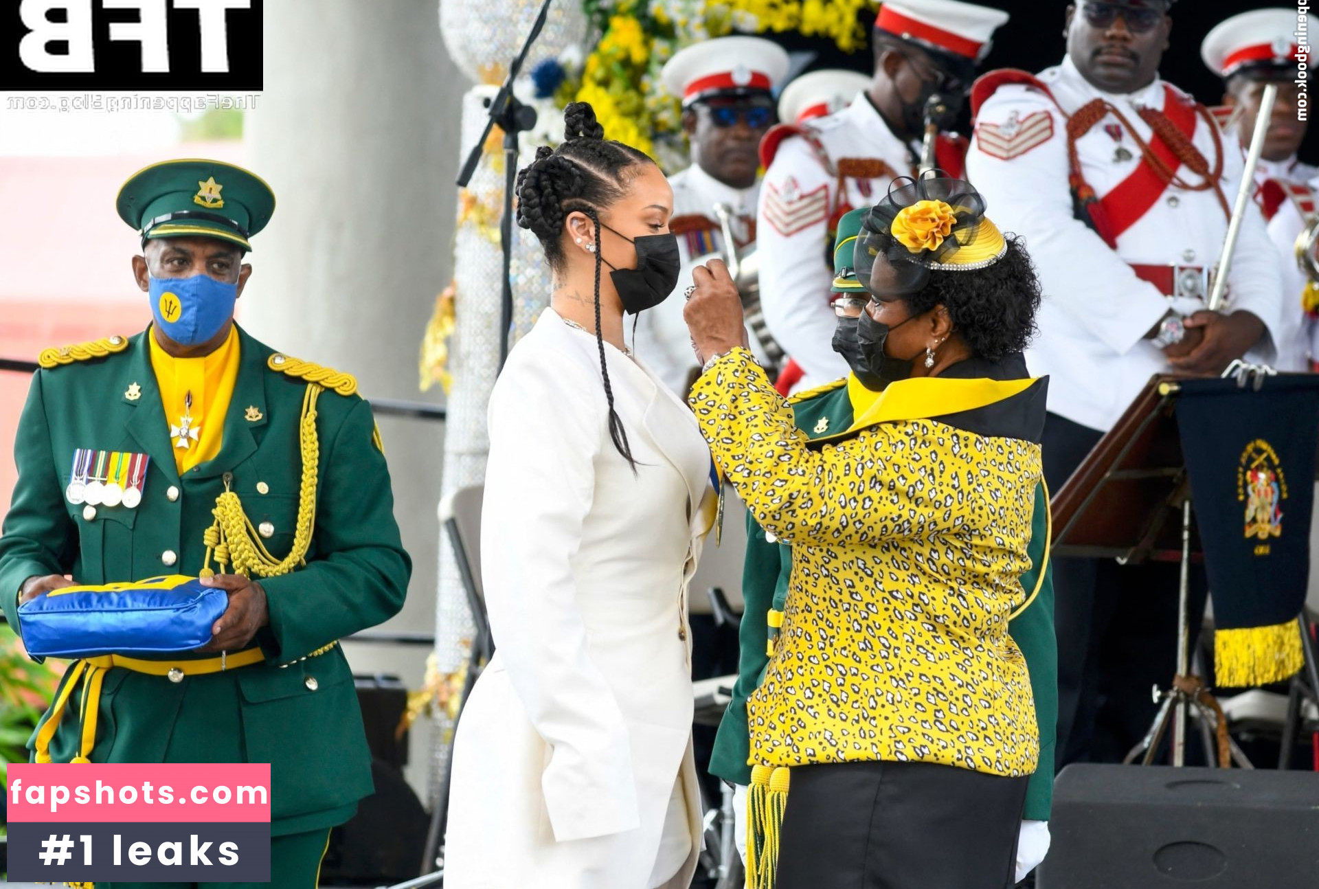 Rihanna gallery photo #2215