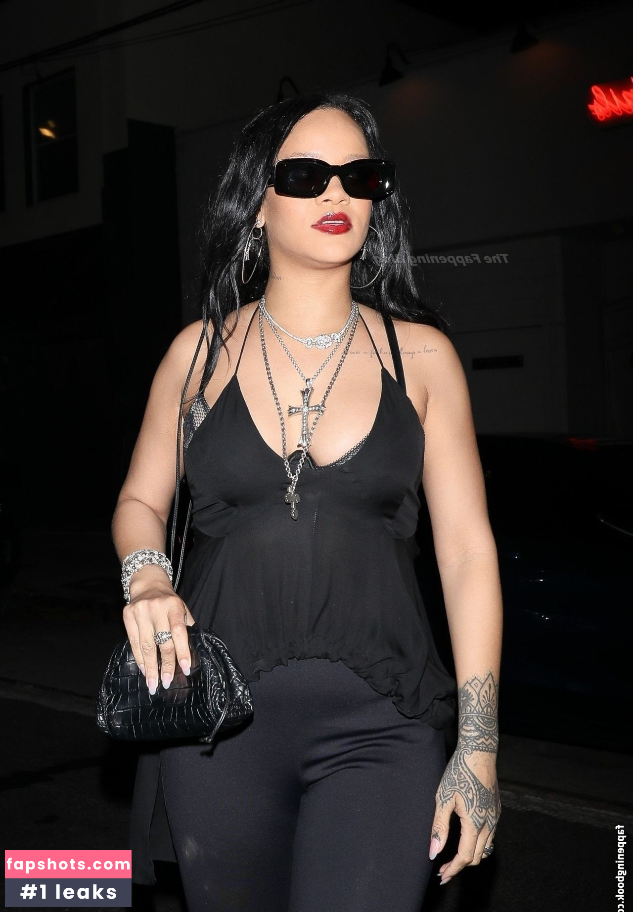 Rihanna gallery photo #2259