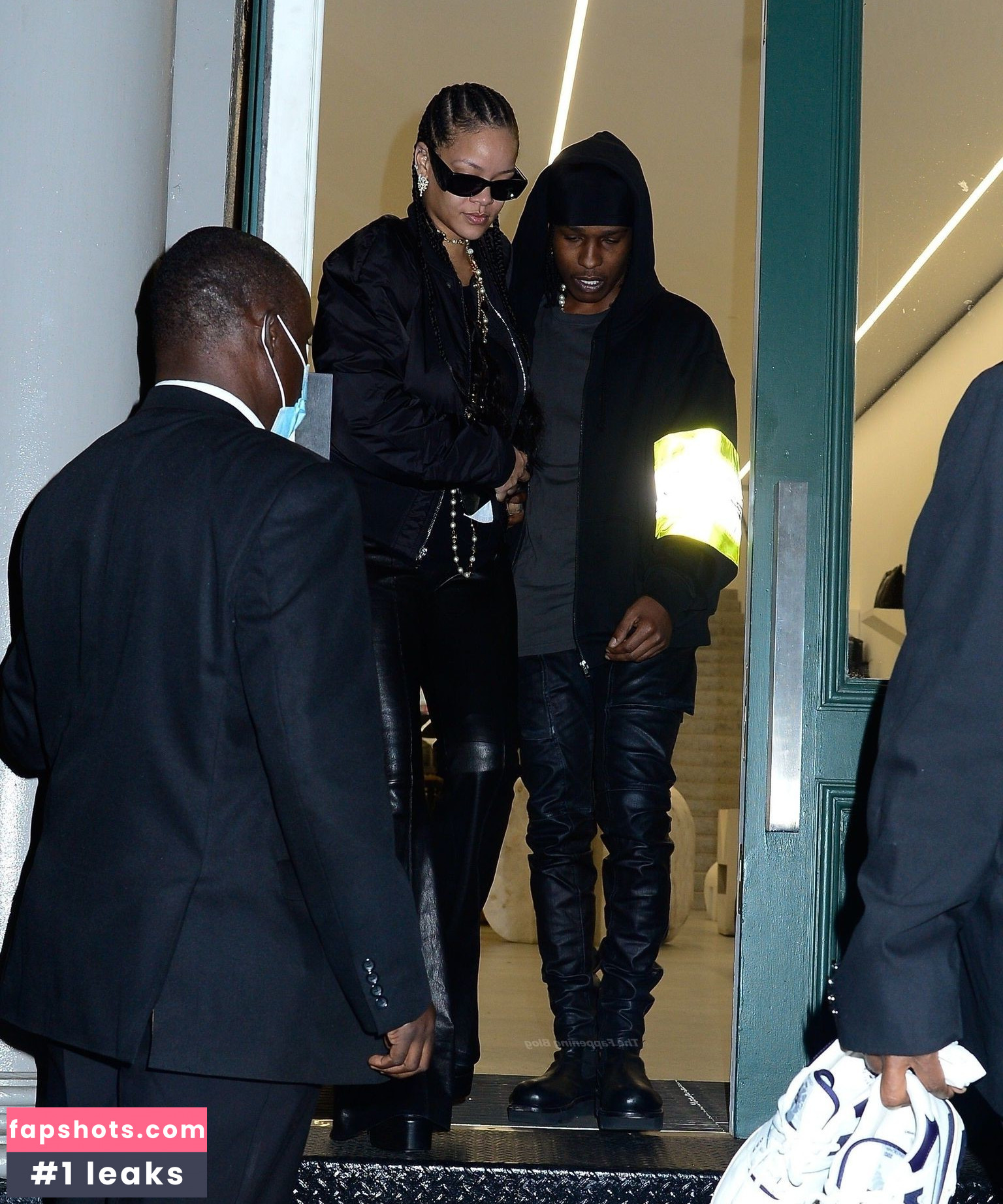 Rihanna gallery photo #2266