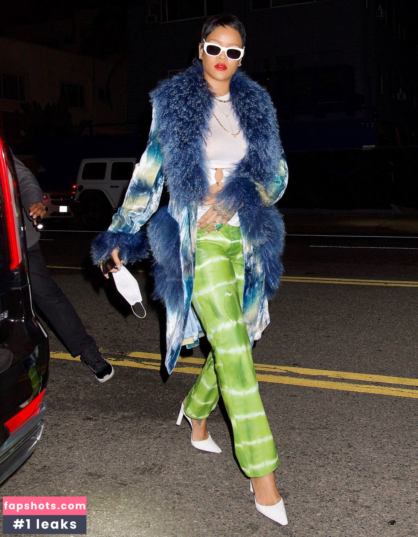 Rihanna gallery photo #2346