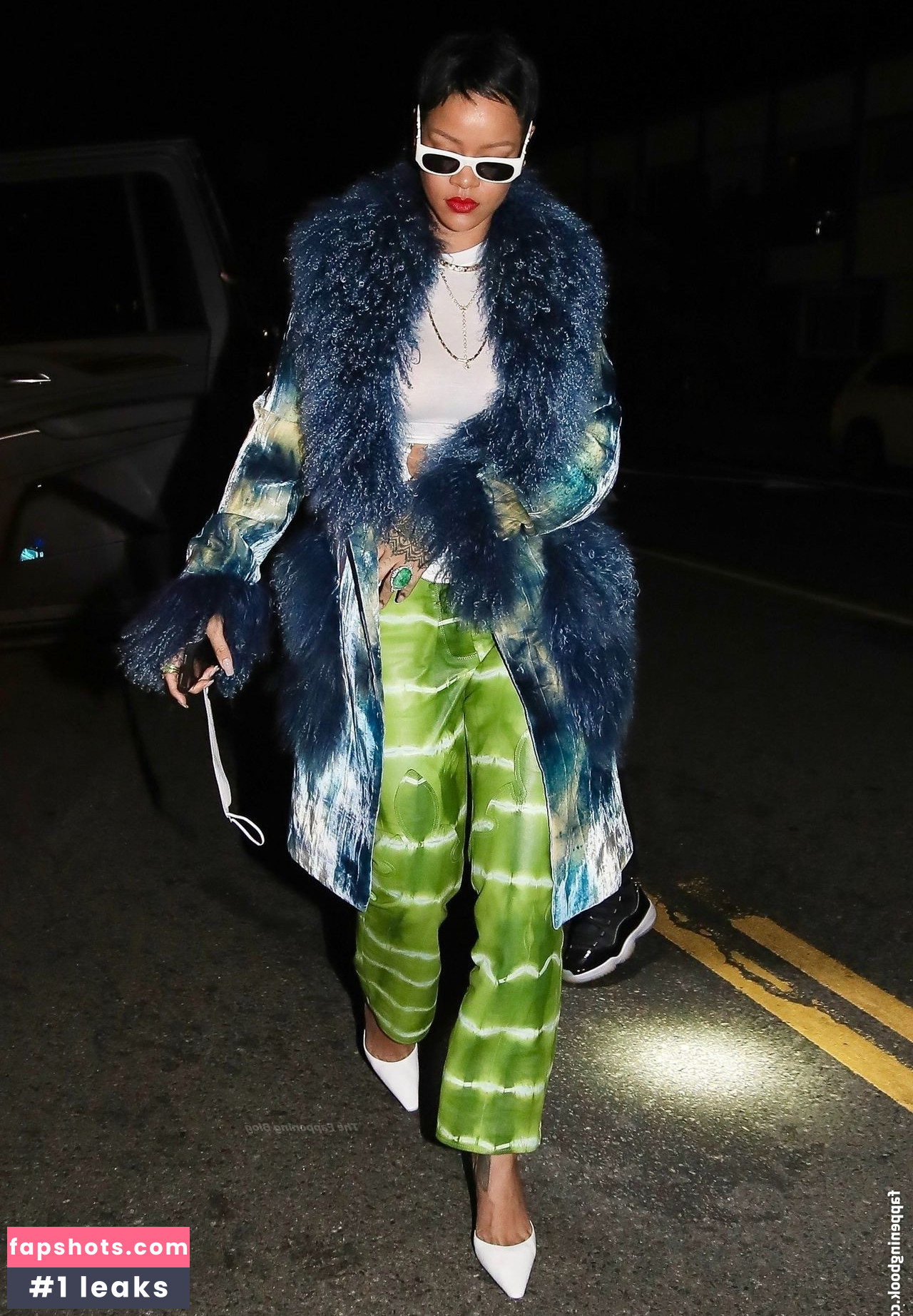 Rihanna gallery photo #2350