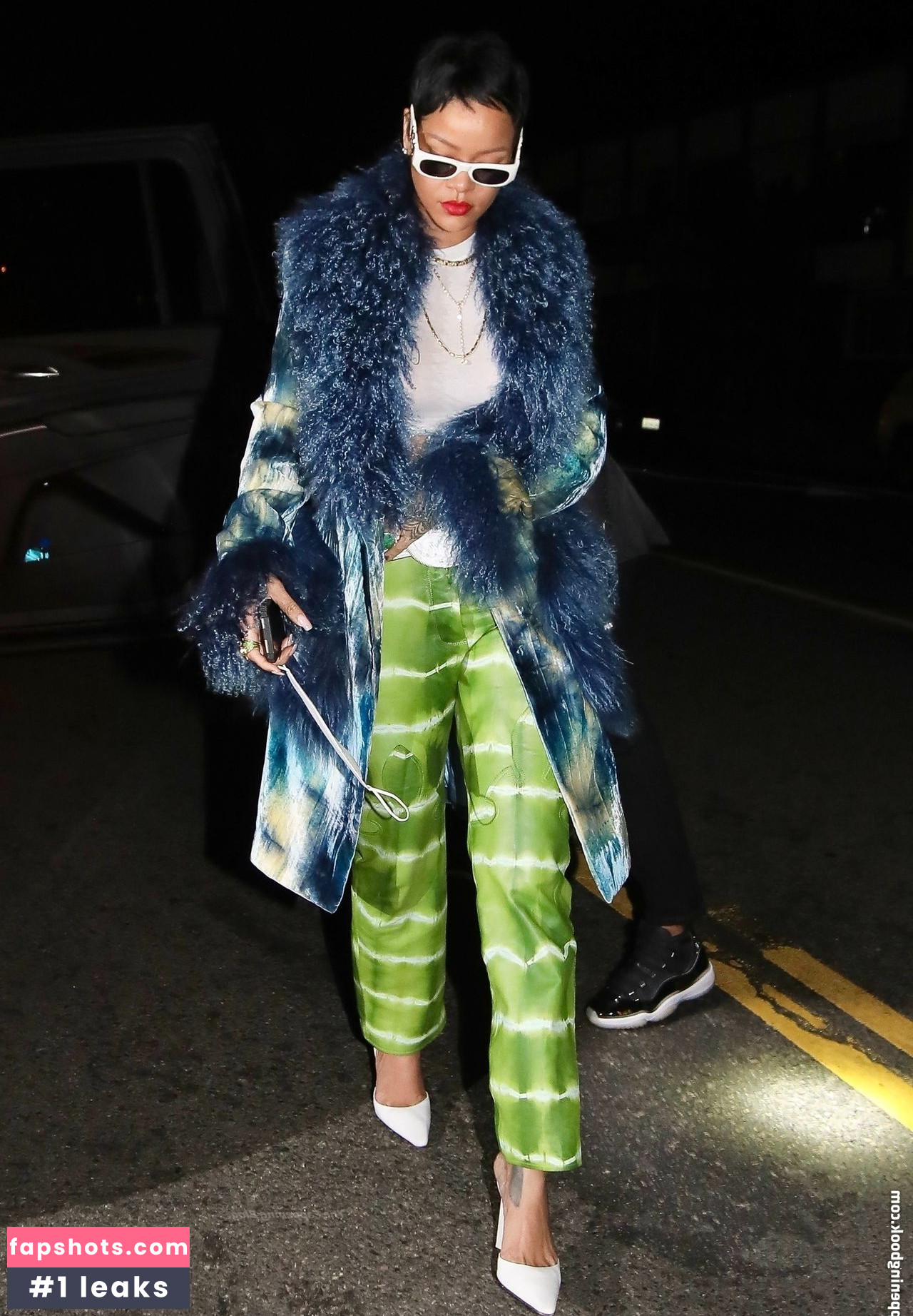 Rihanna gallery photo #2351