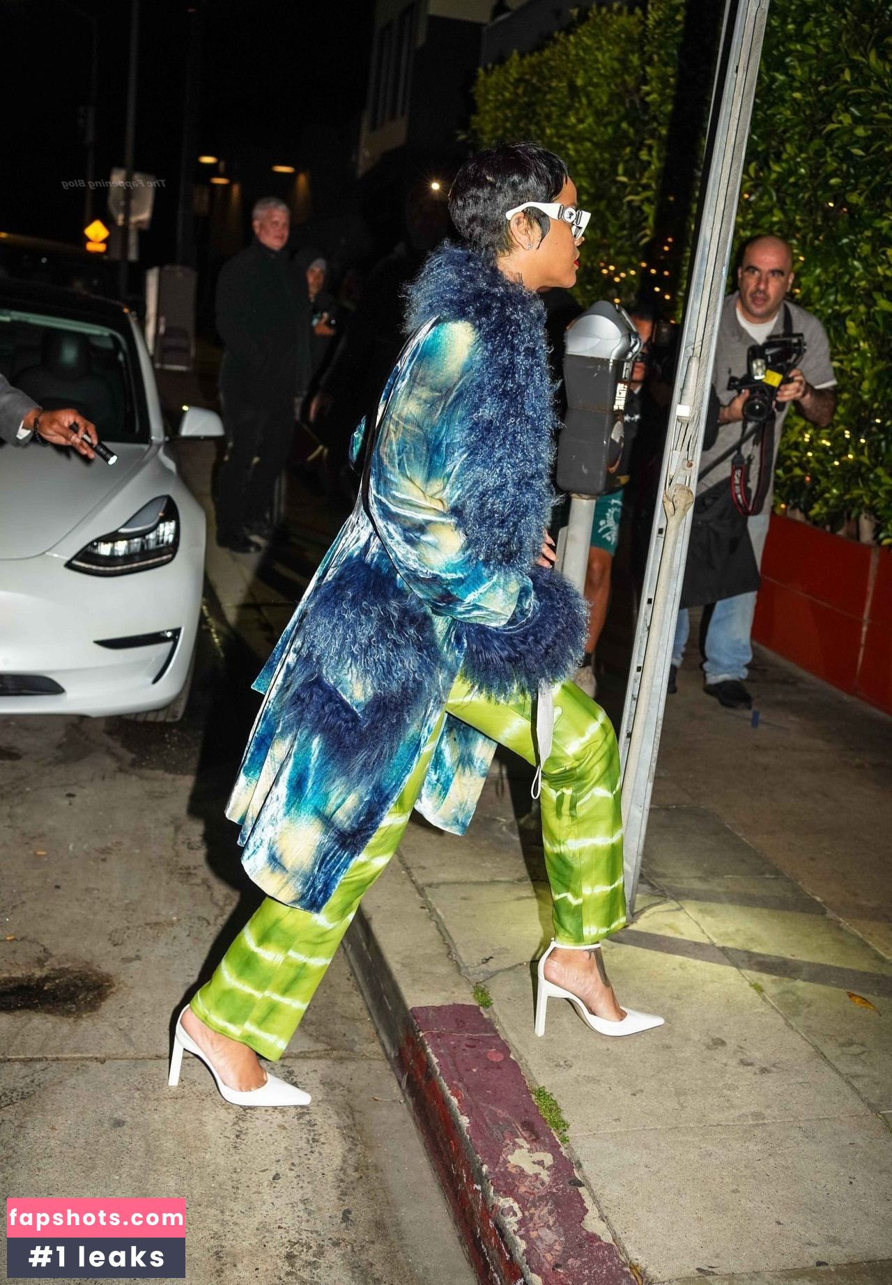 Rihanna gallery photo #2357