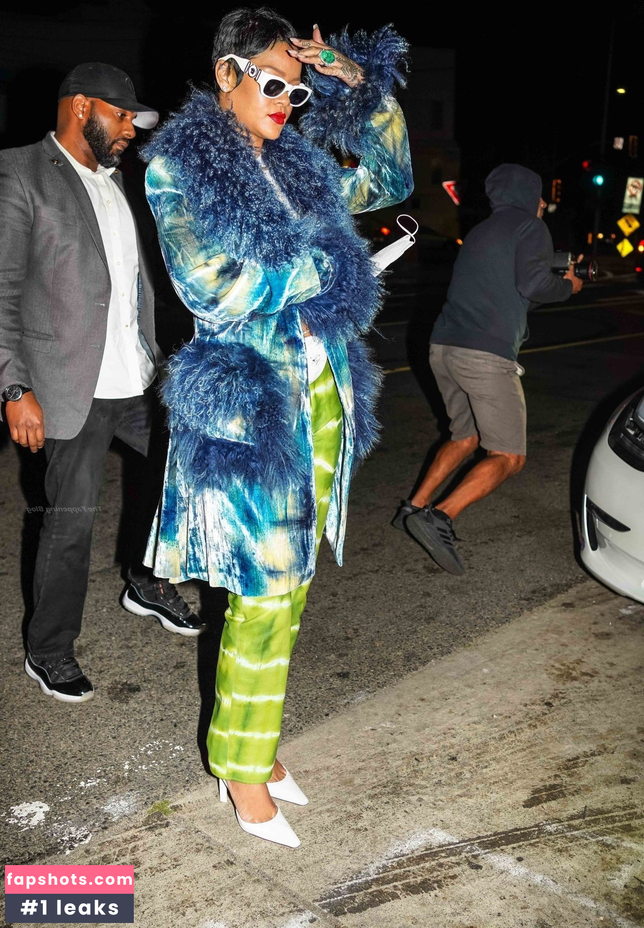 Rihanna gallery photo #2360