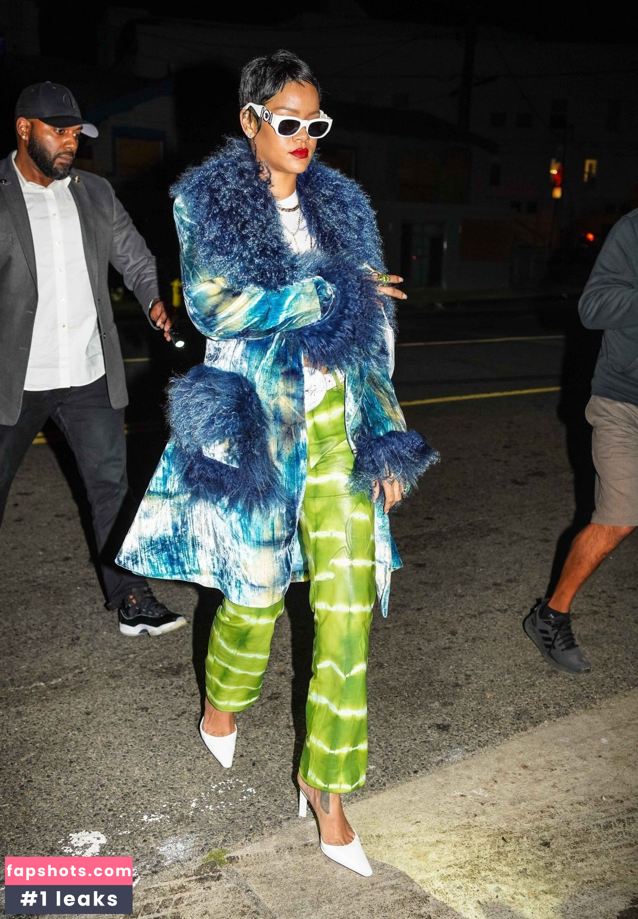 Rihanna gallery photo #2361