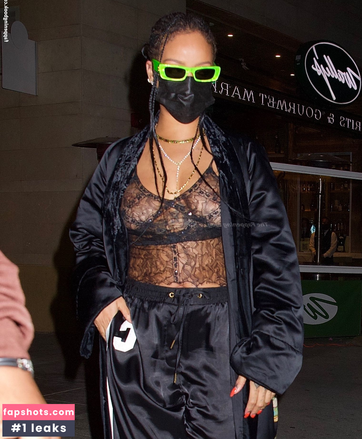 Rihanna gallery photo #2369