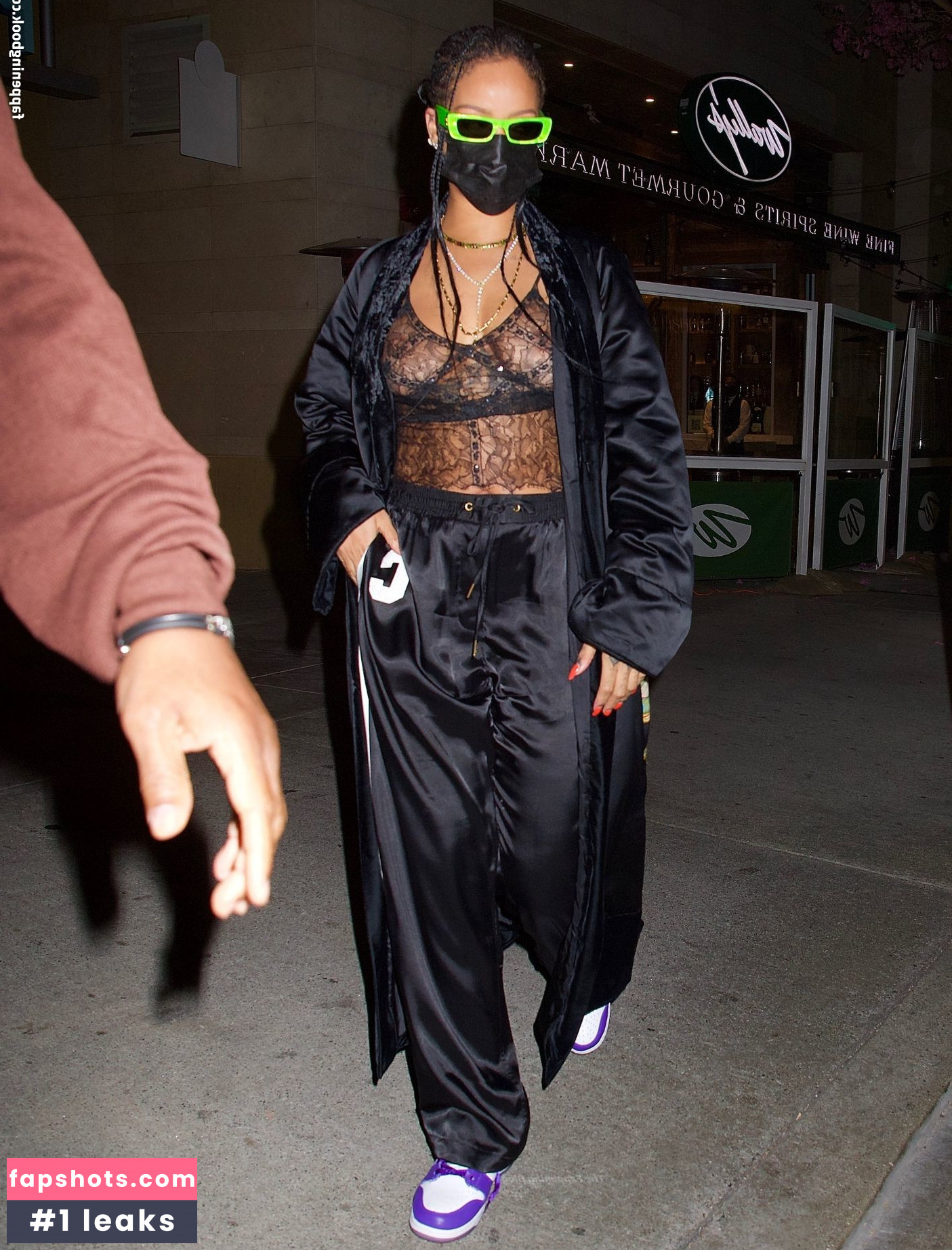 Rihanna gallery photo #2371