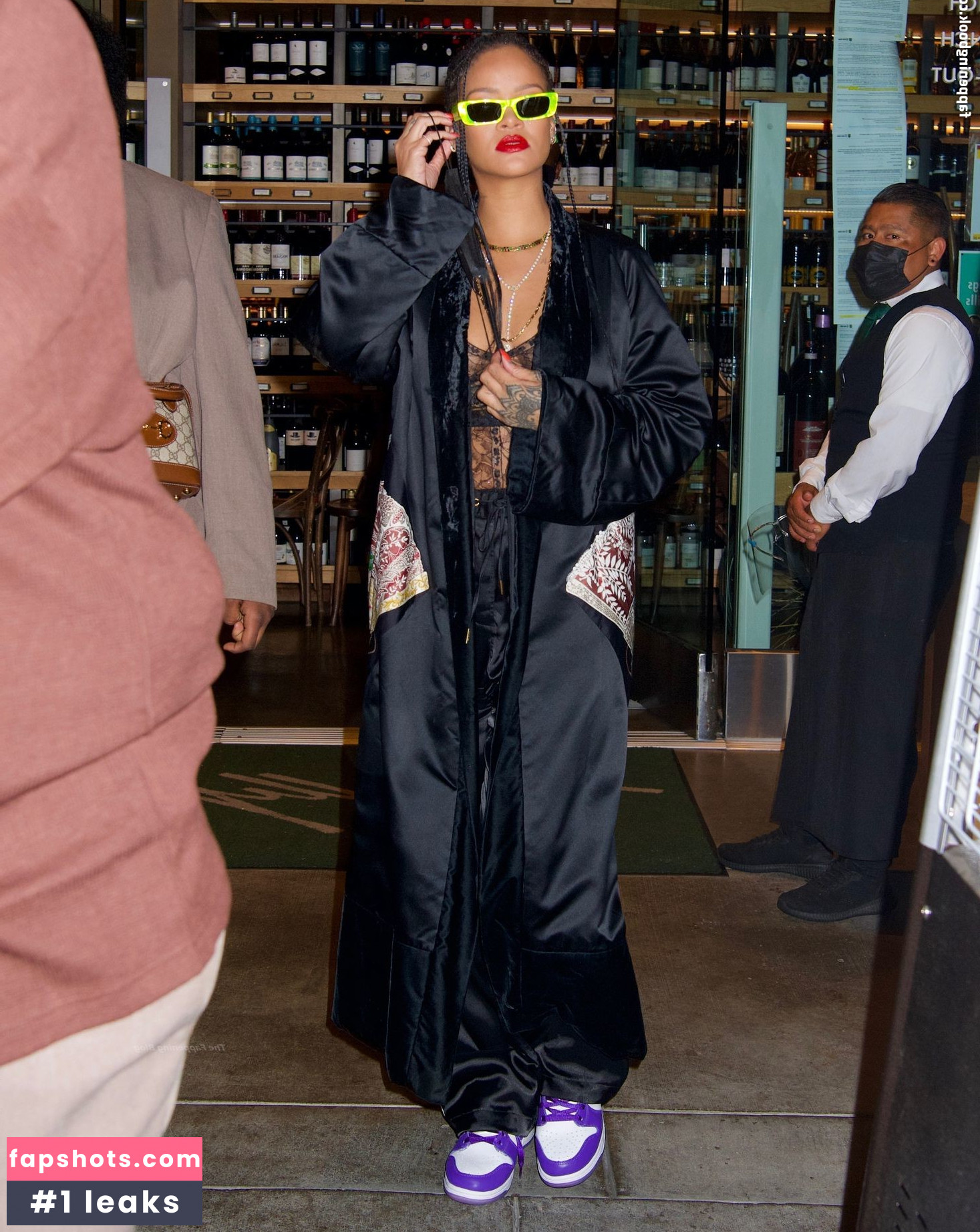 Rihanna gallery photo #2372
