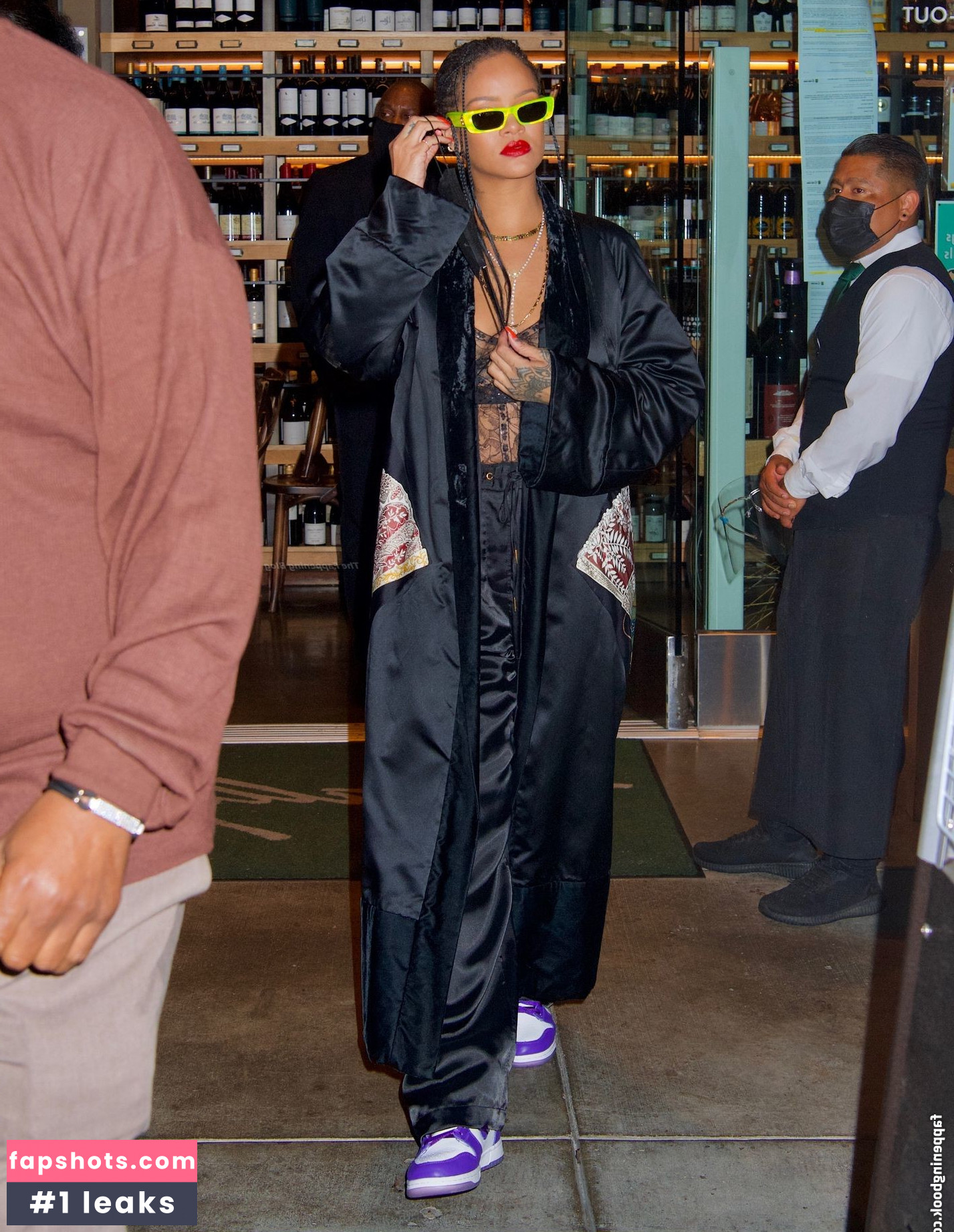 Rihanna gallery photo #2373