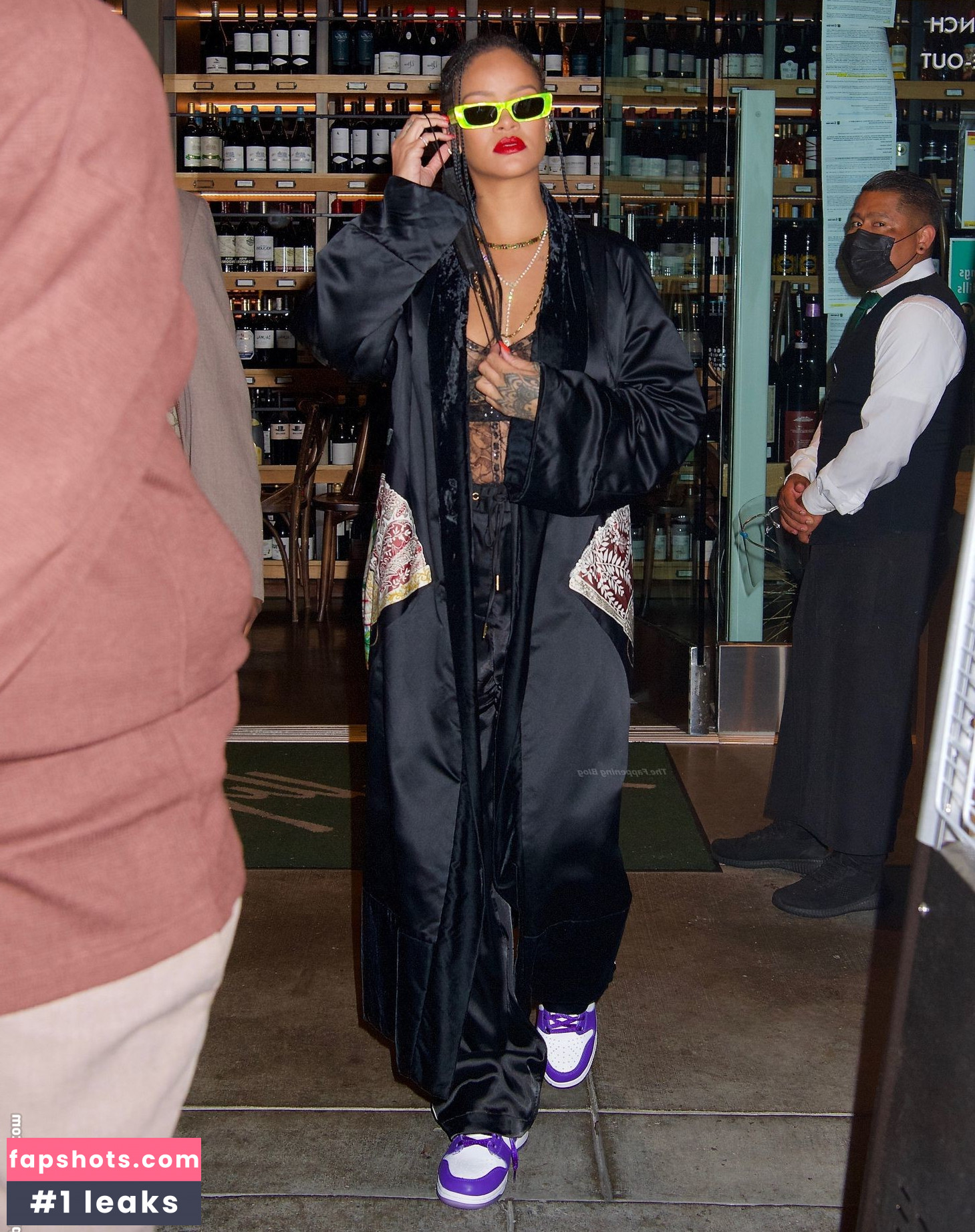 Rihanna gallery photo #2374