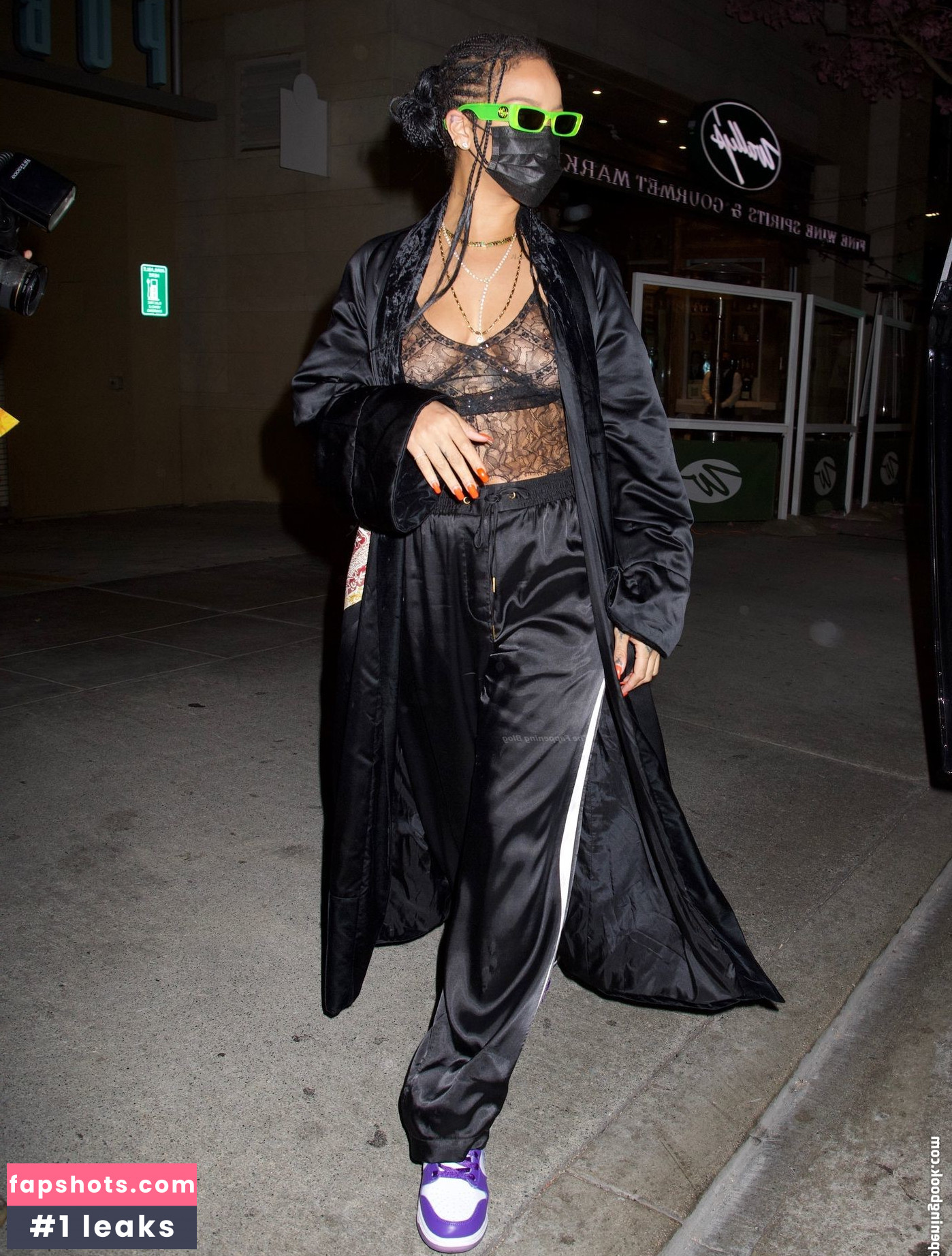 Rihanna gallery photo #2375