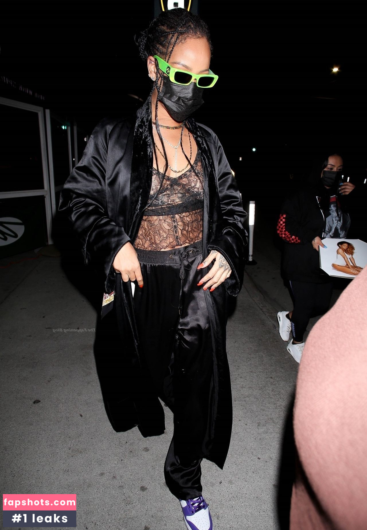 Rihanna gallery photo #2390