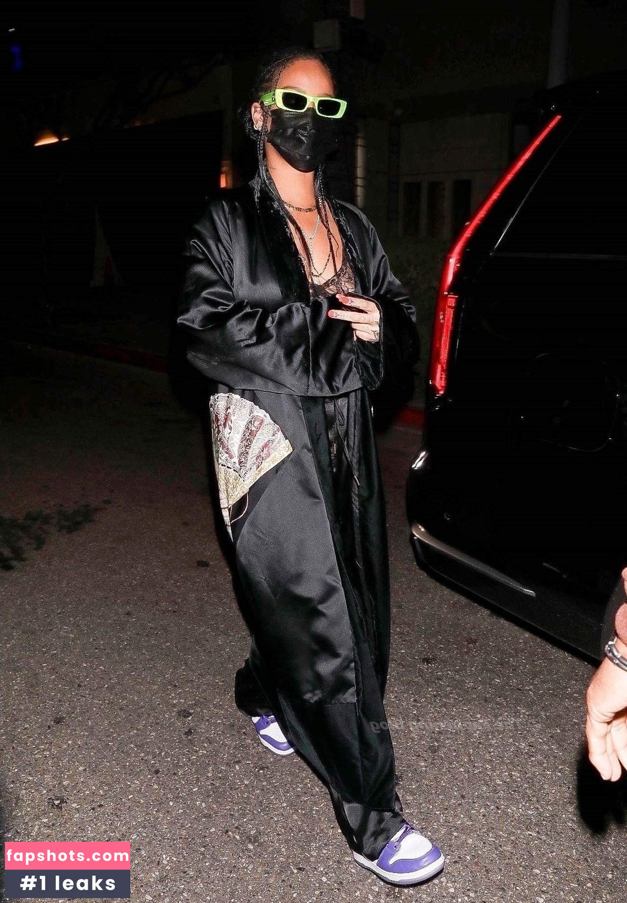 Rihanna gallery photo #2392