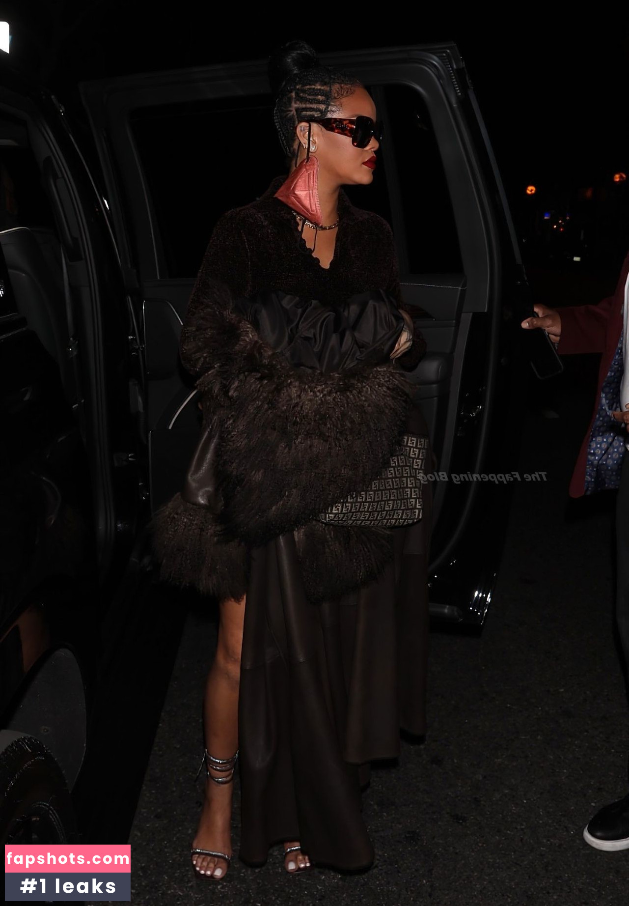 Rihanna gallery photo #2409