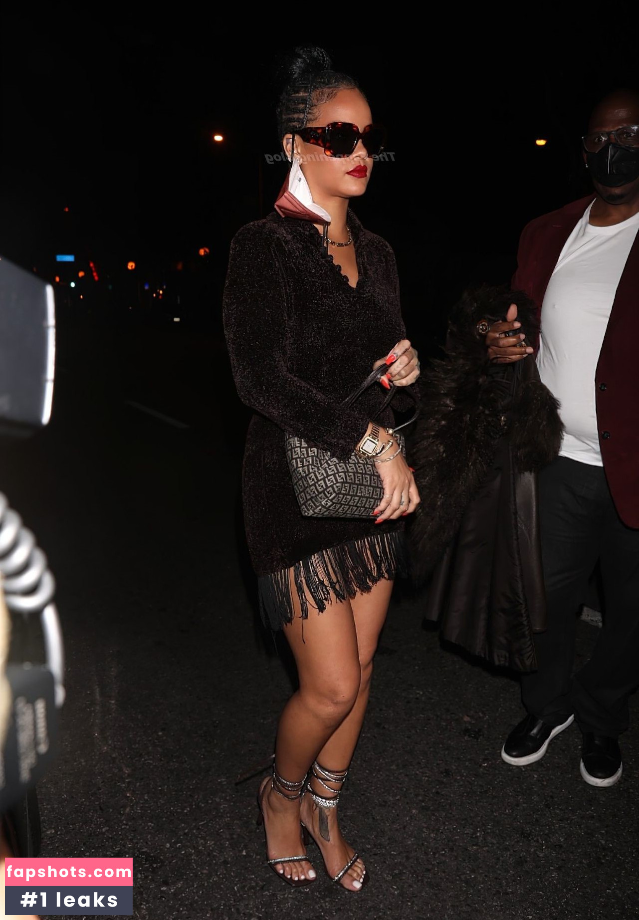 Rihanna gallery photo #2410