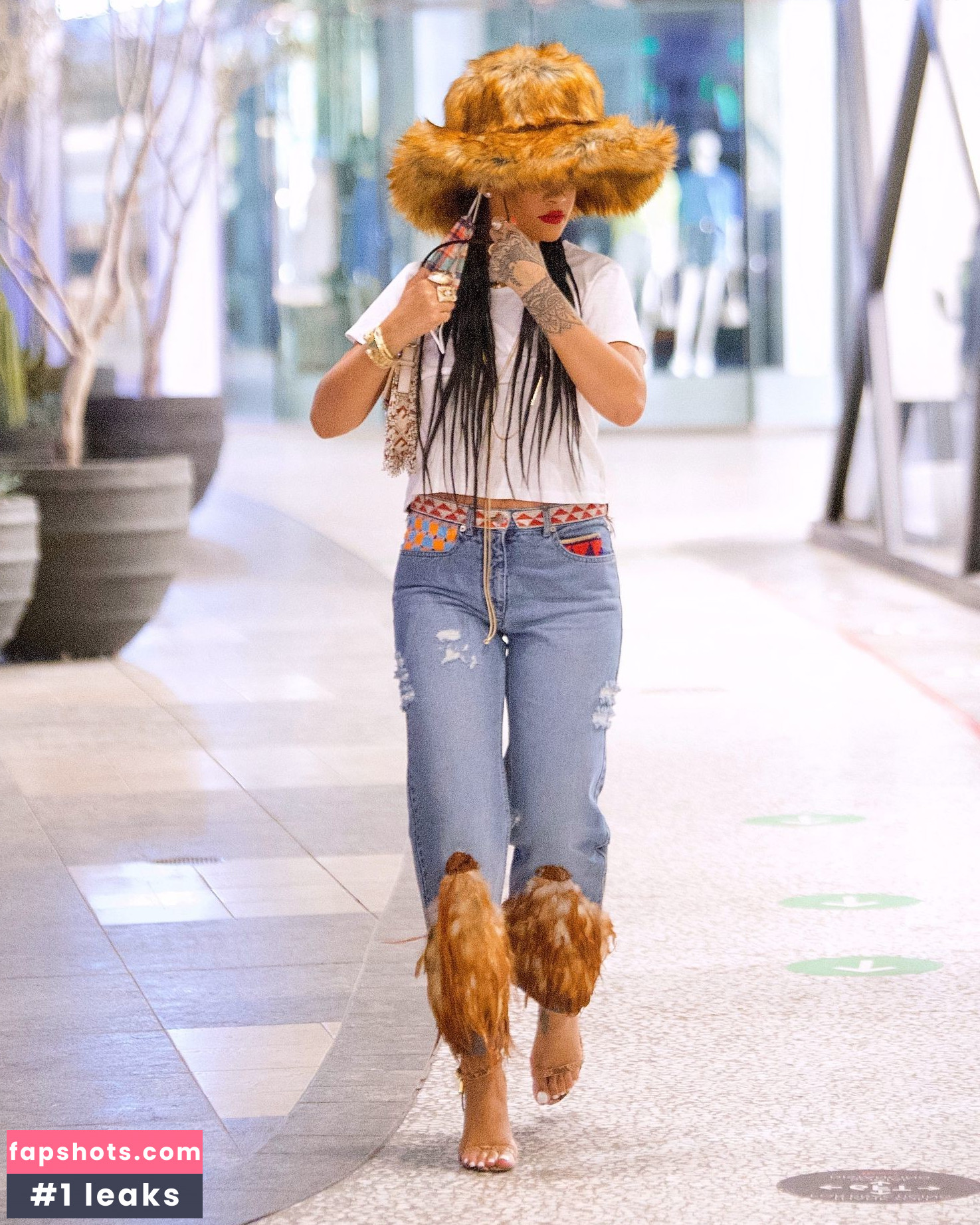 Rihanna gallery photo #2419