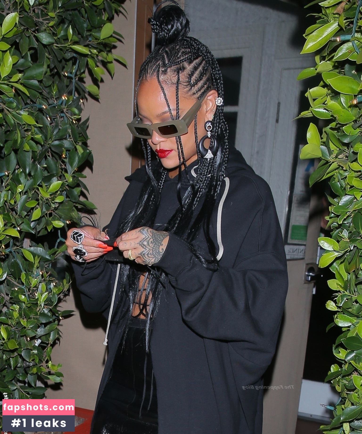 Rihanna gallery photo #2436