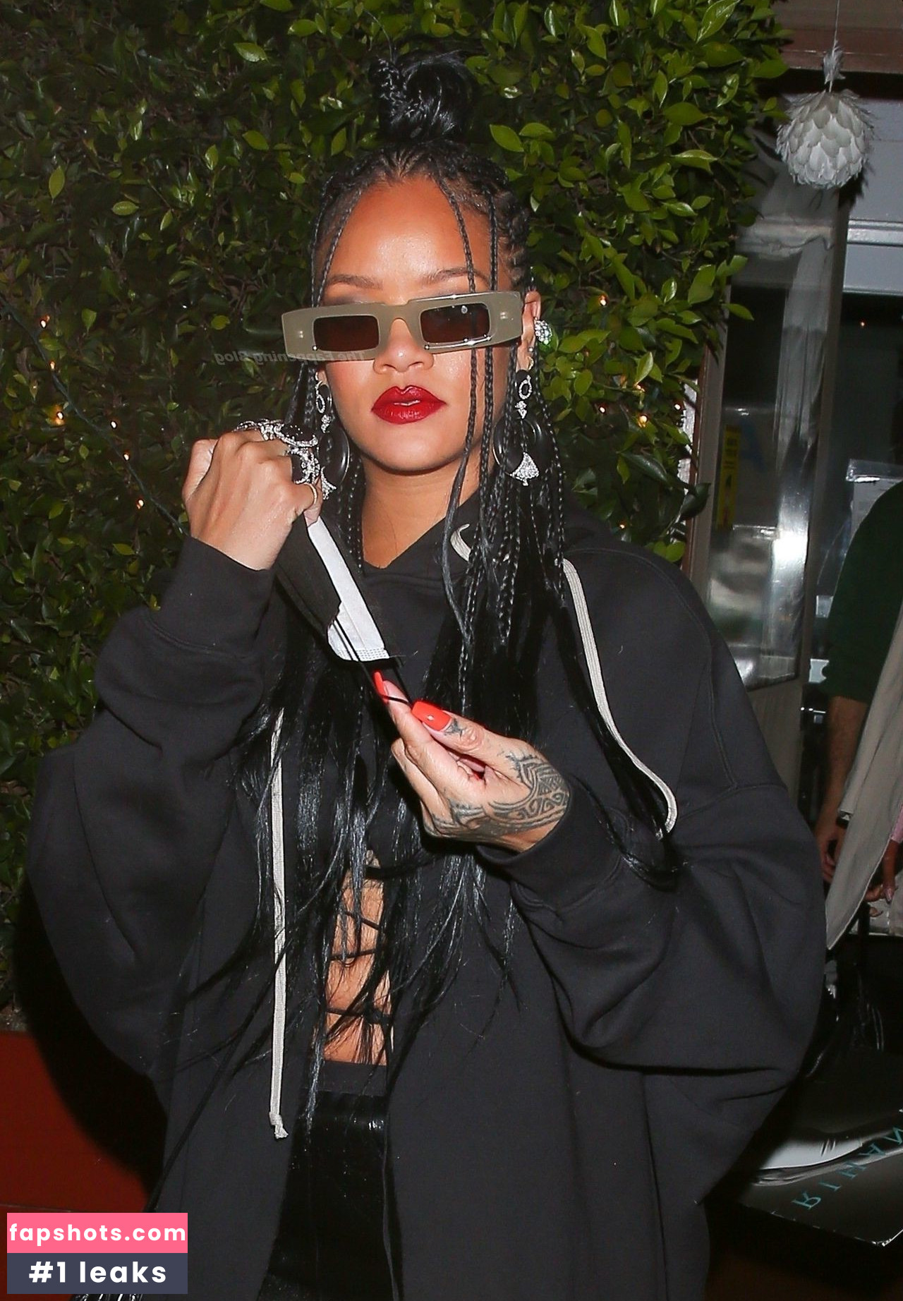 Rihanna gallery photo #2440