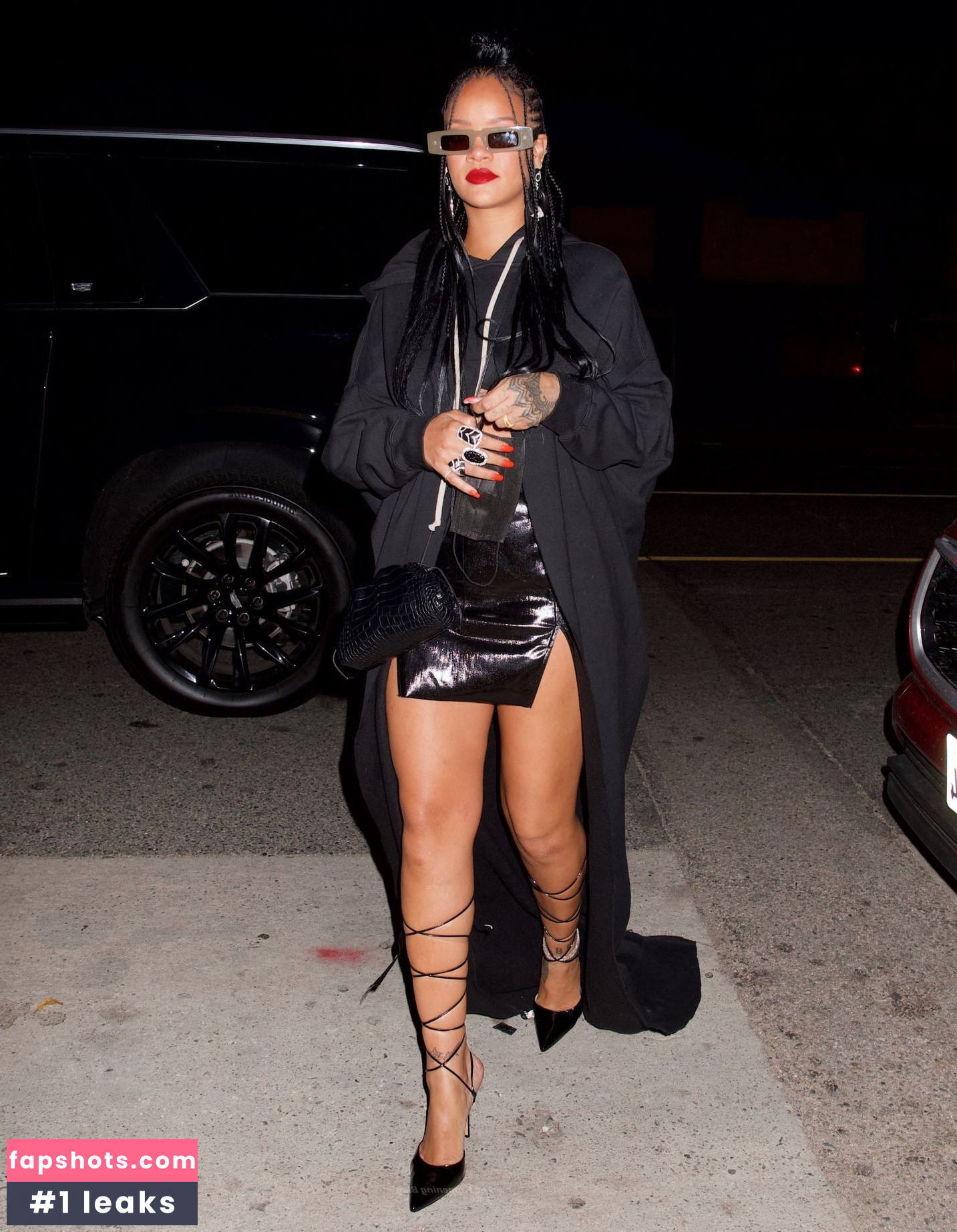 Rihanna gallery photo #2442