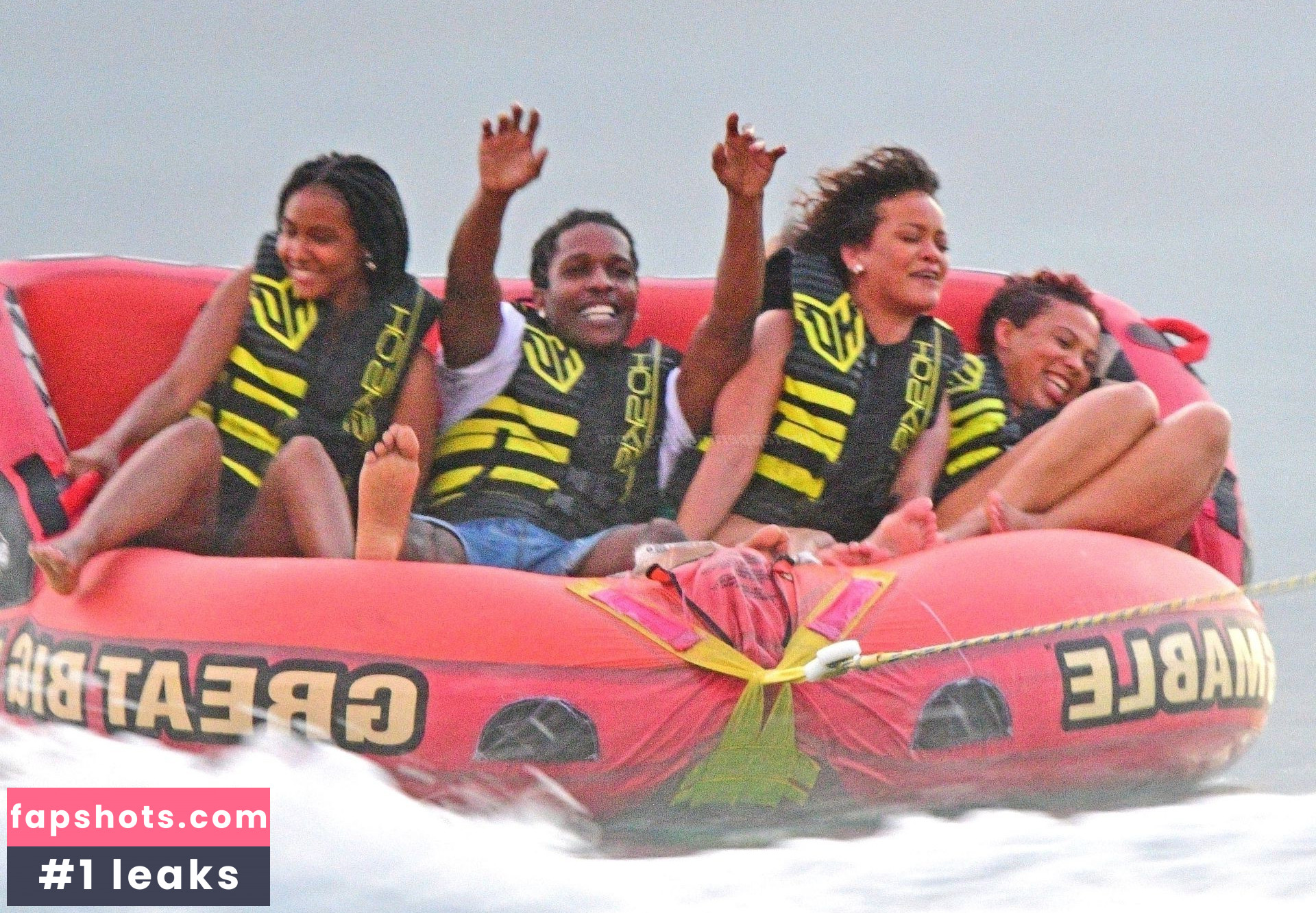 Rihanna gallery photo #2492