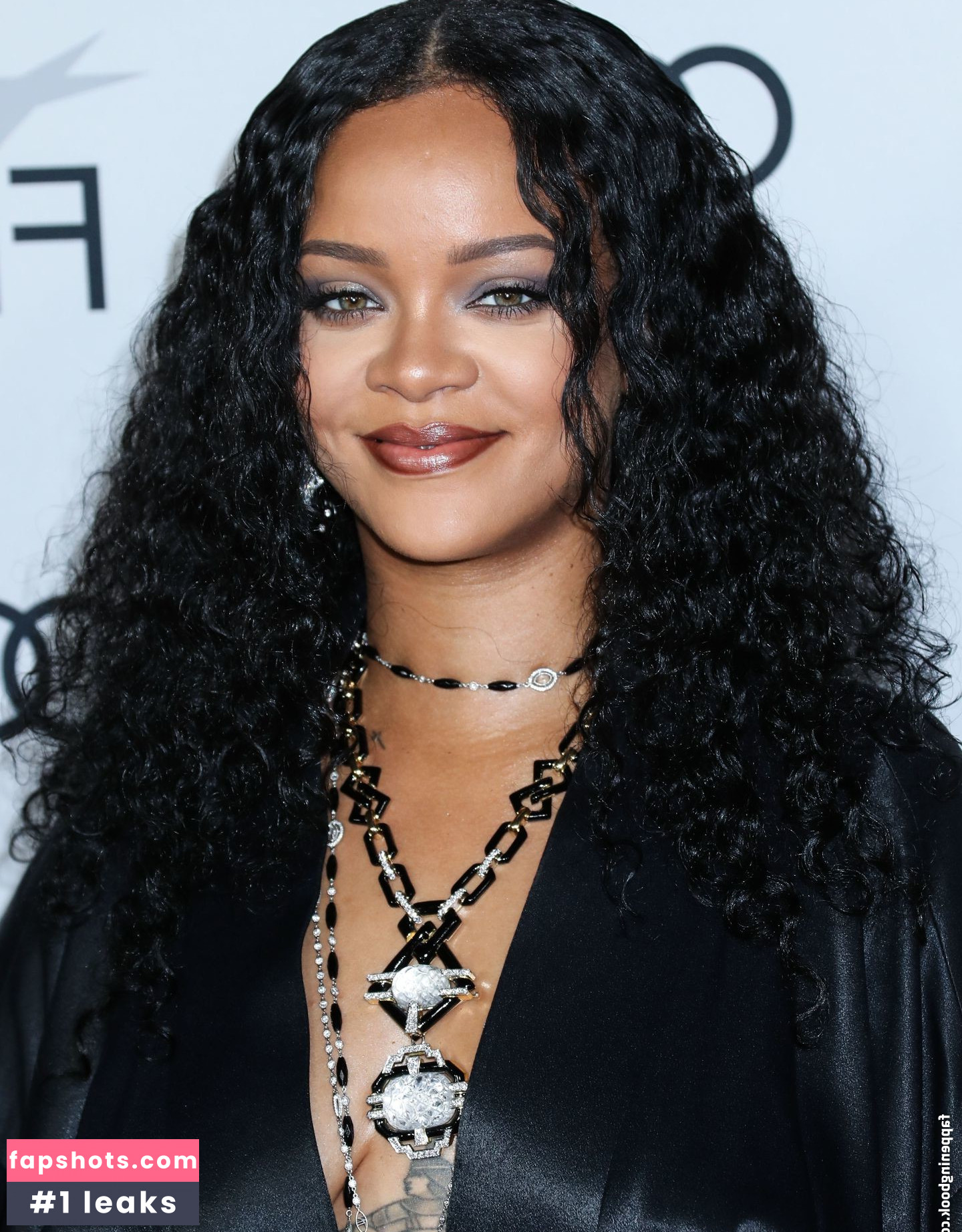 Rihanna gallery photo #2522