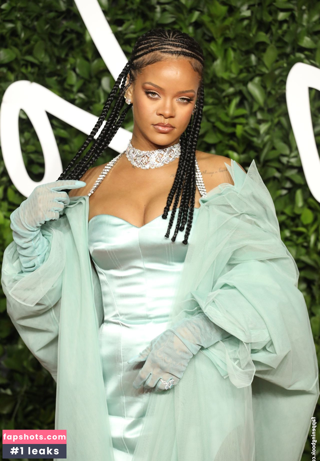 Rihanna gallery photo #2548