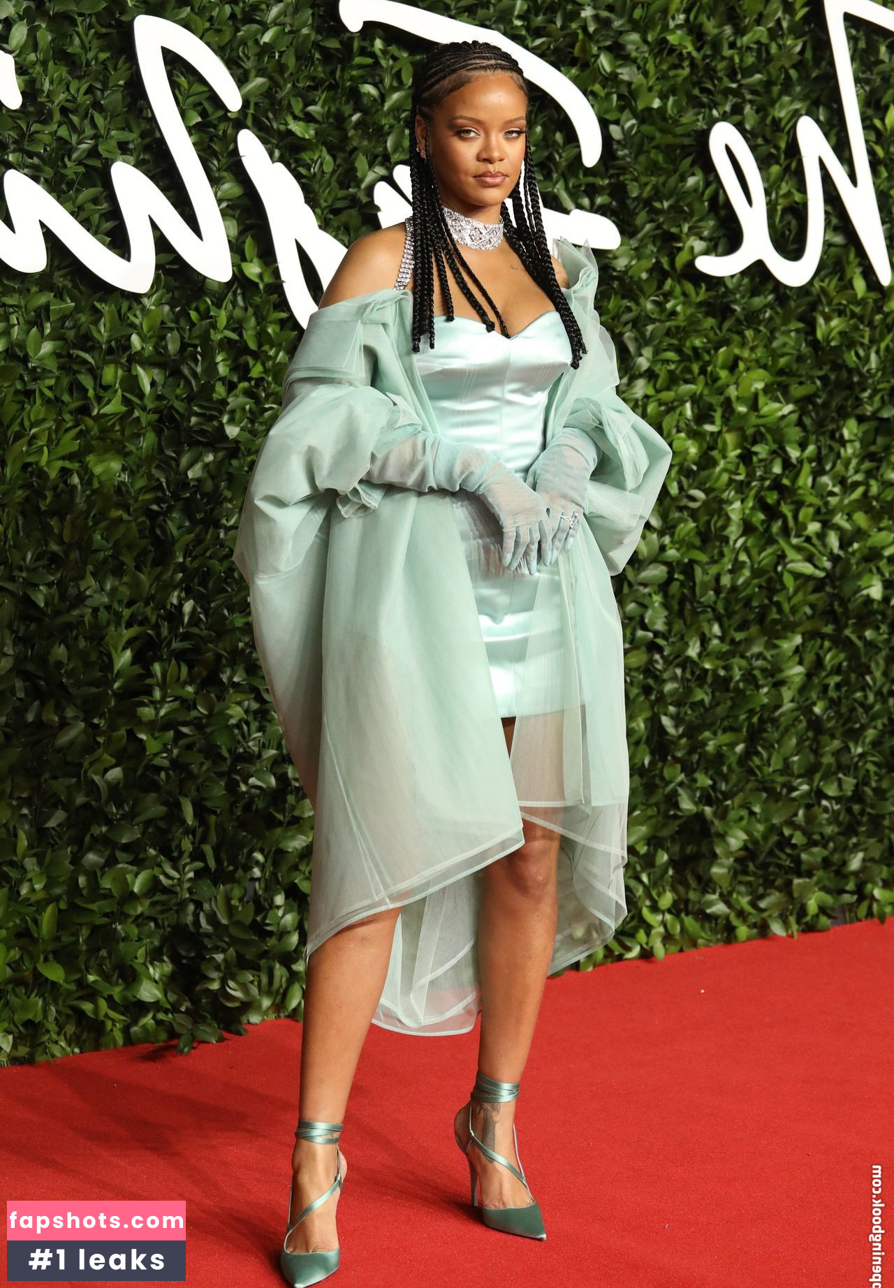 Rihanna gallery photo #2551