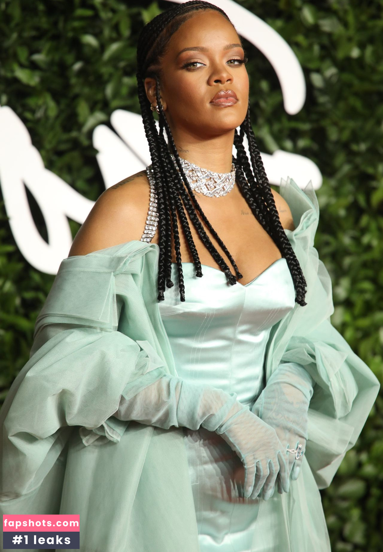 Rihanna gallery photo #2552