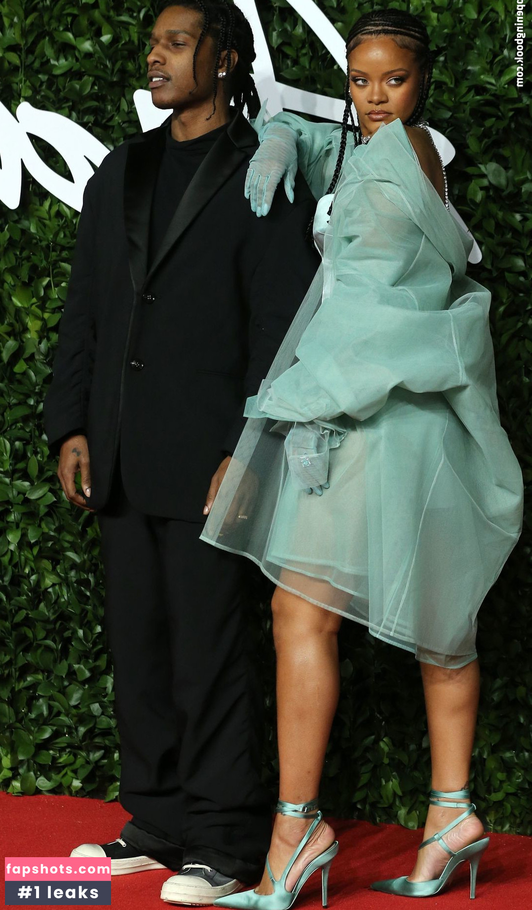 Rihanna gallery photo #2558