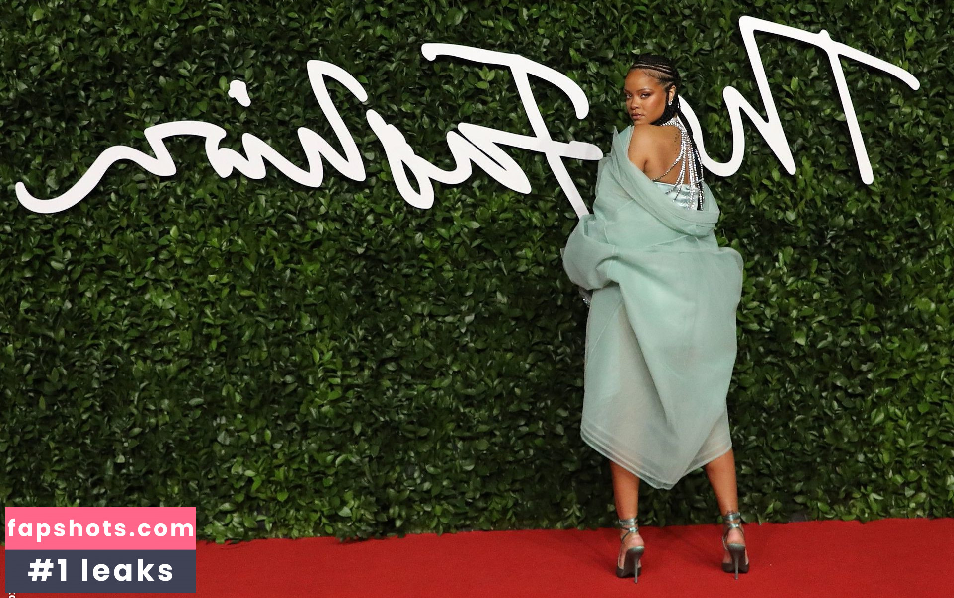 Rihanna gallery photo #2559