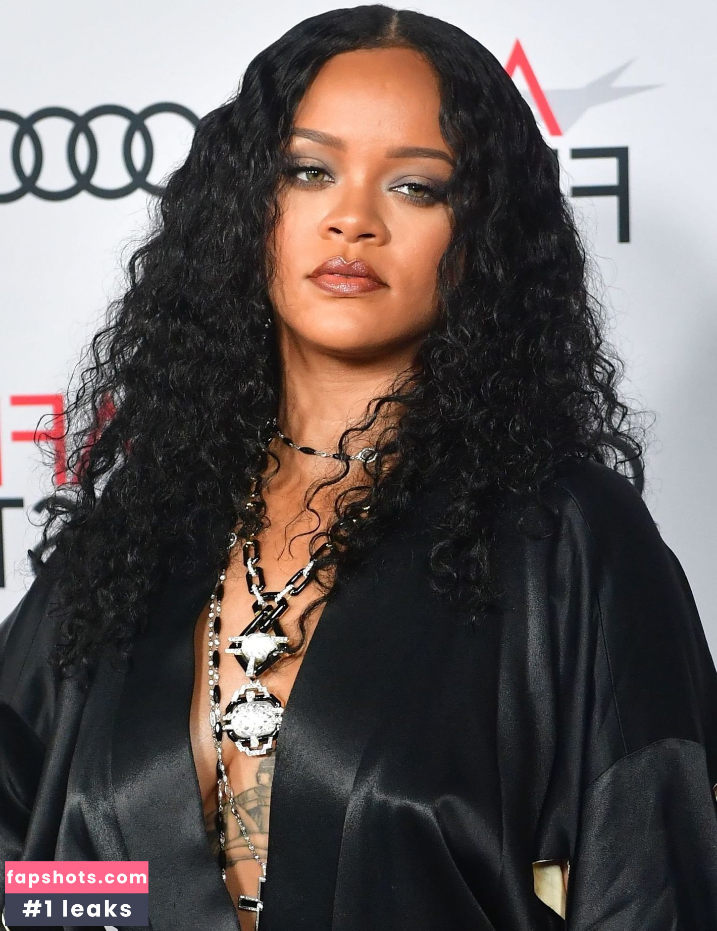 Rihanna gallery photo #2576