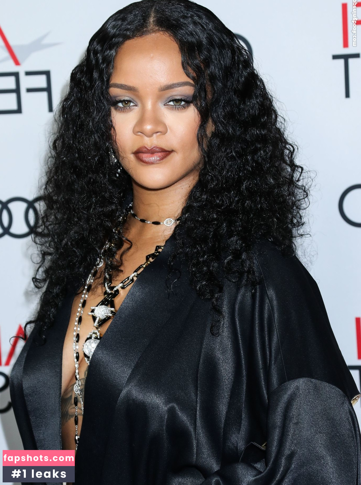 Rihanna gallery photo #2579