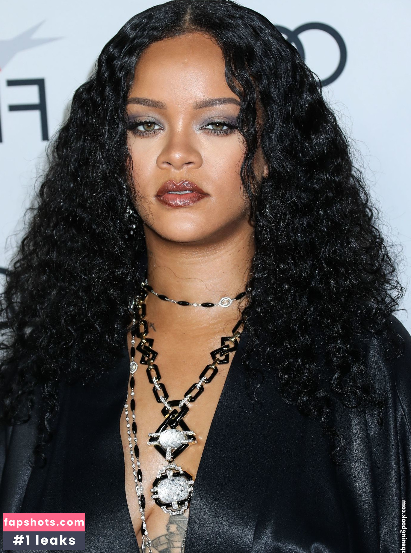 Rihanna gallery photo #2581
