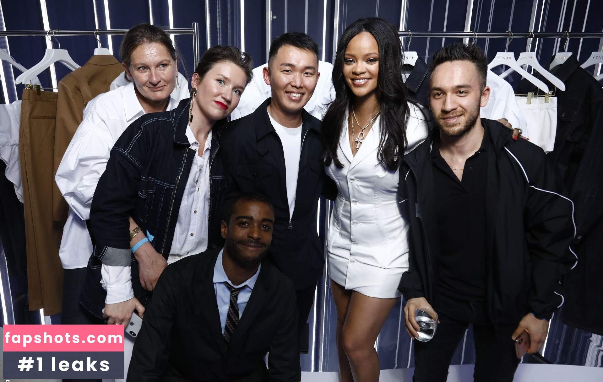 Rihanna gallery photo #2611