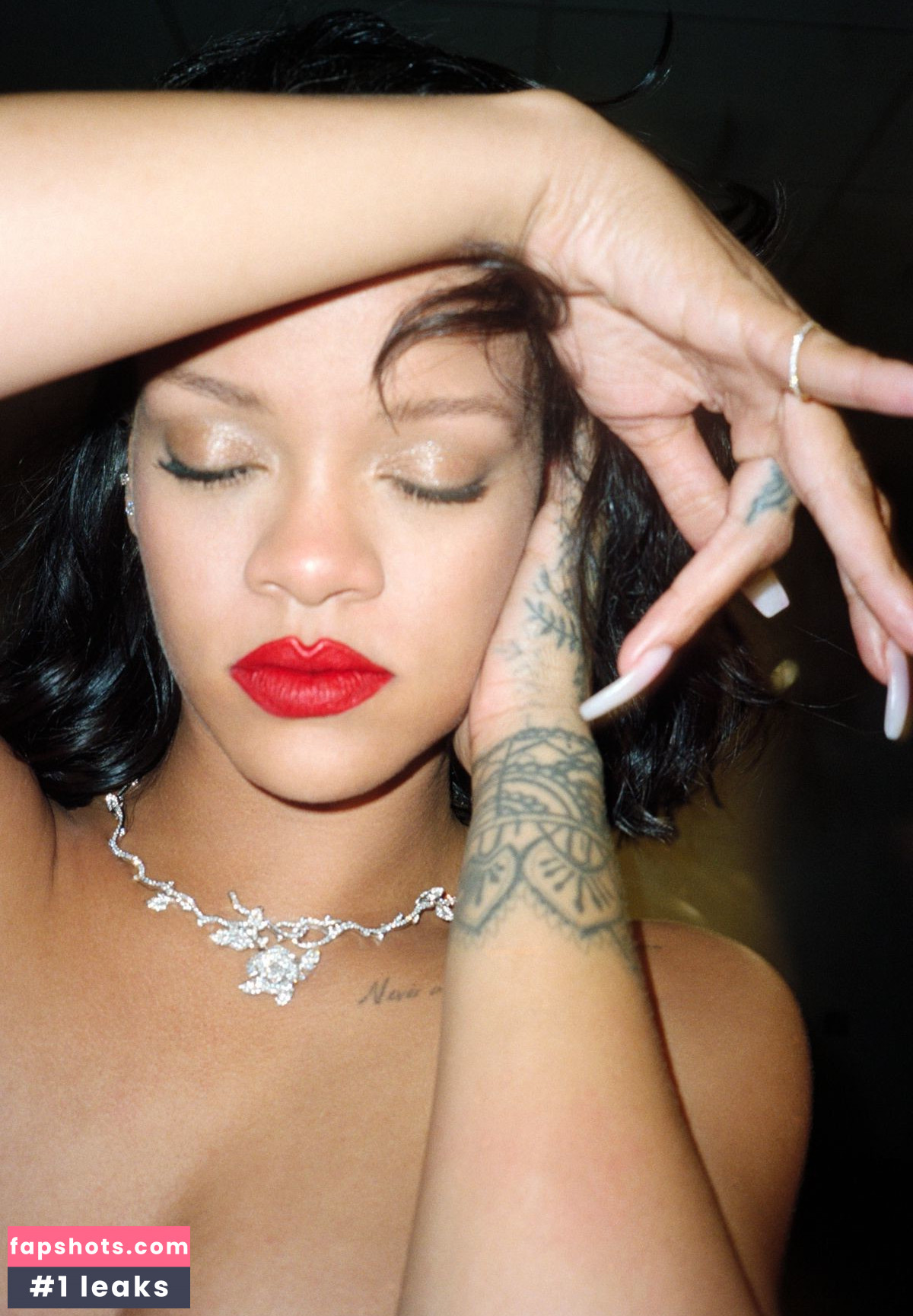 Rihanna gallery photo #2628