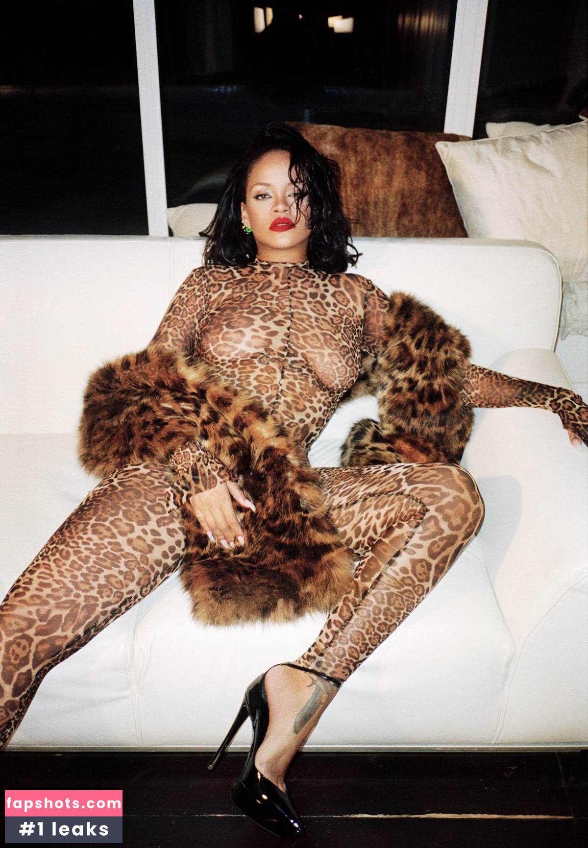 Rihanna gallery photo #2629