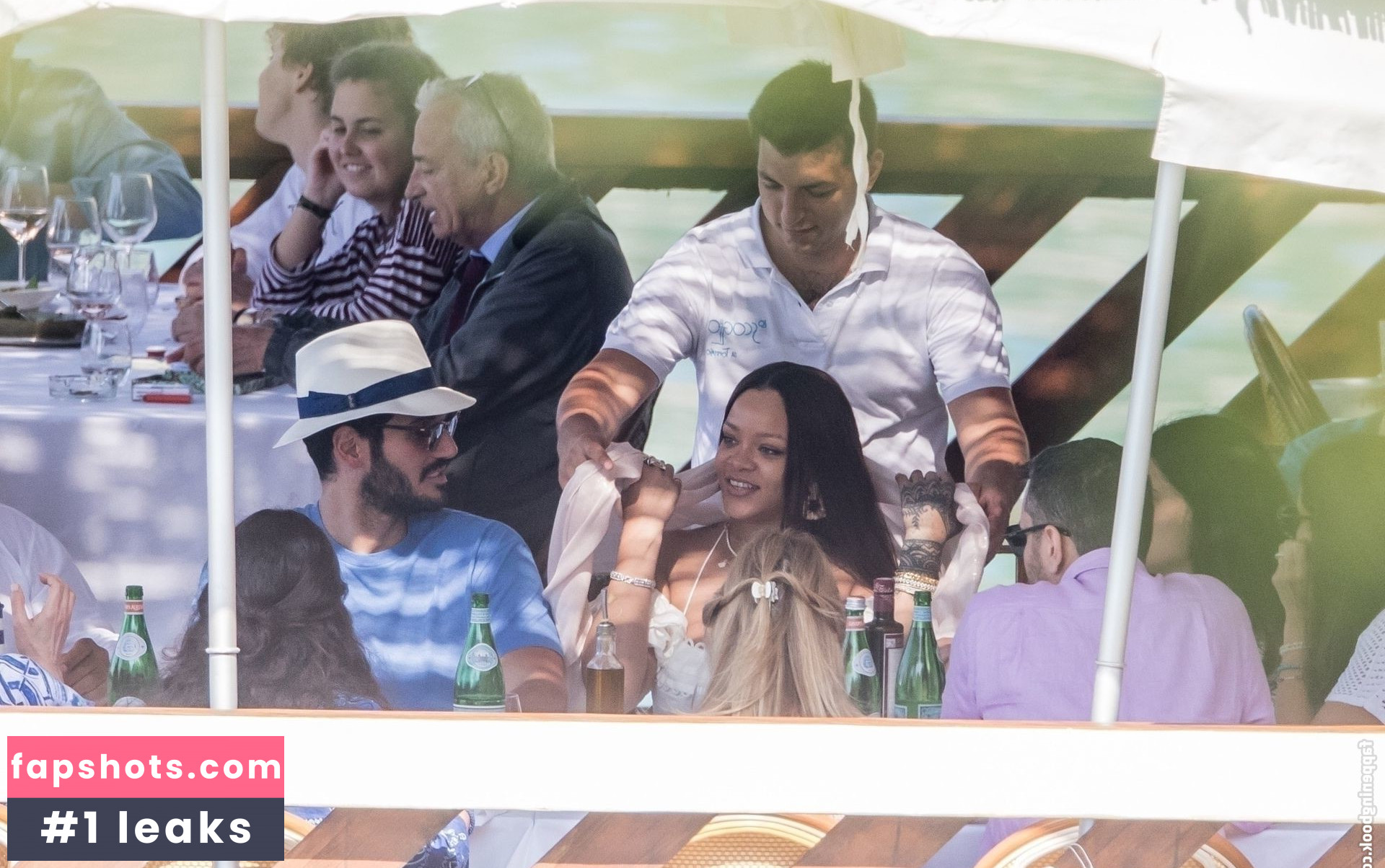 Rihanna gallery photo #2631